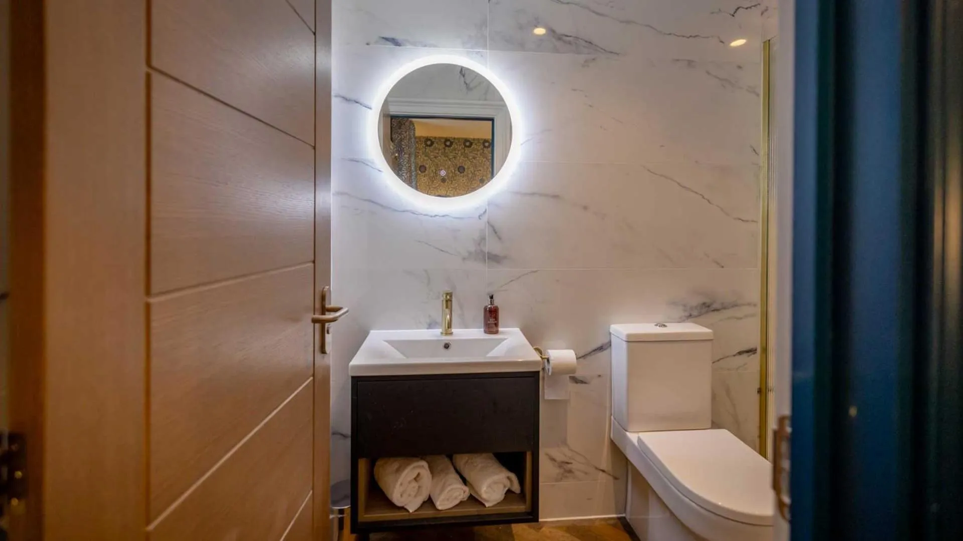 Bathroom in Brisbane House Hotel