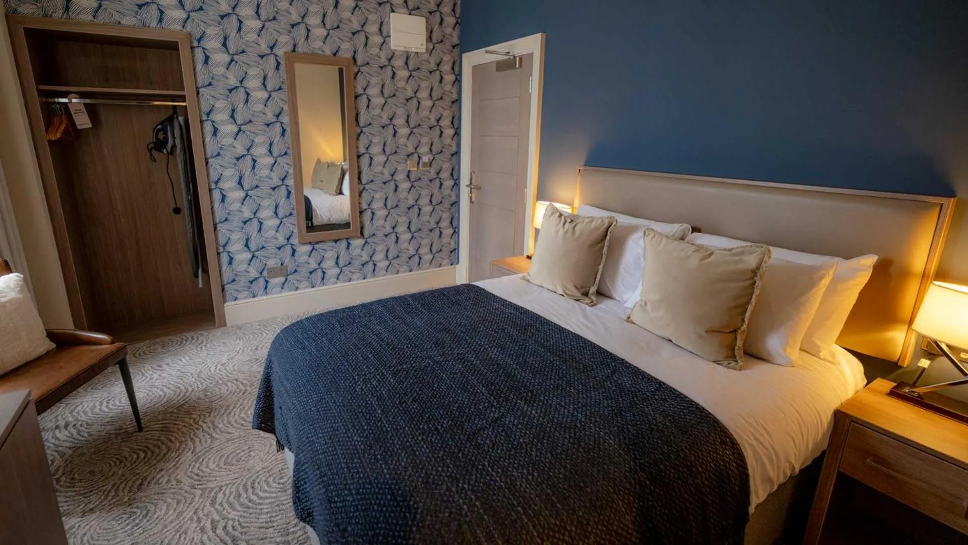 Bedroom, Bed in Brisbane House Hotel