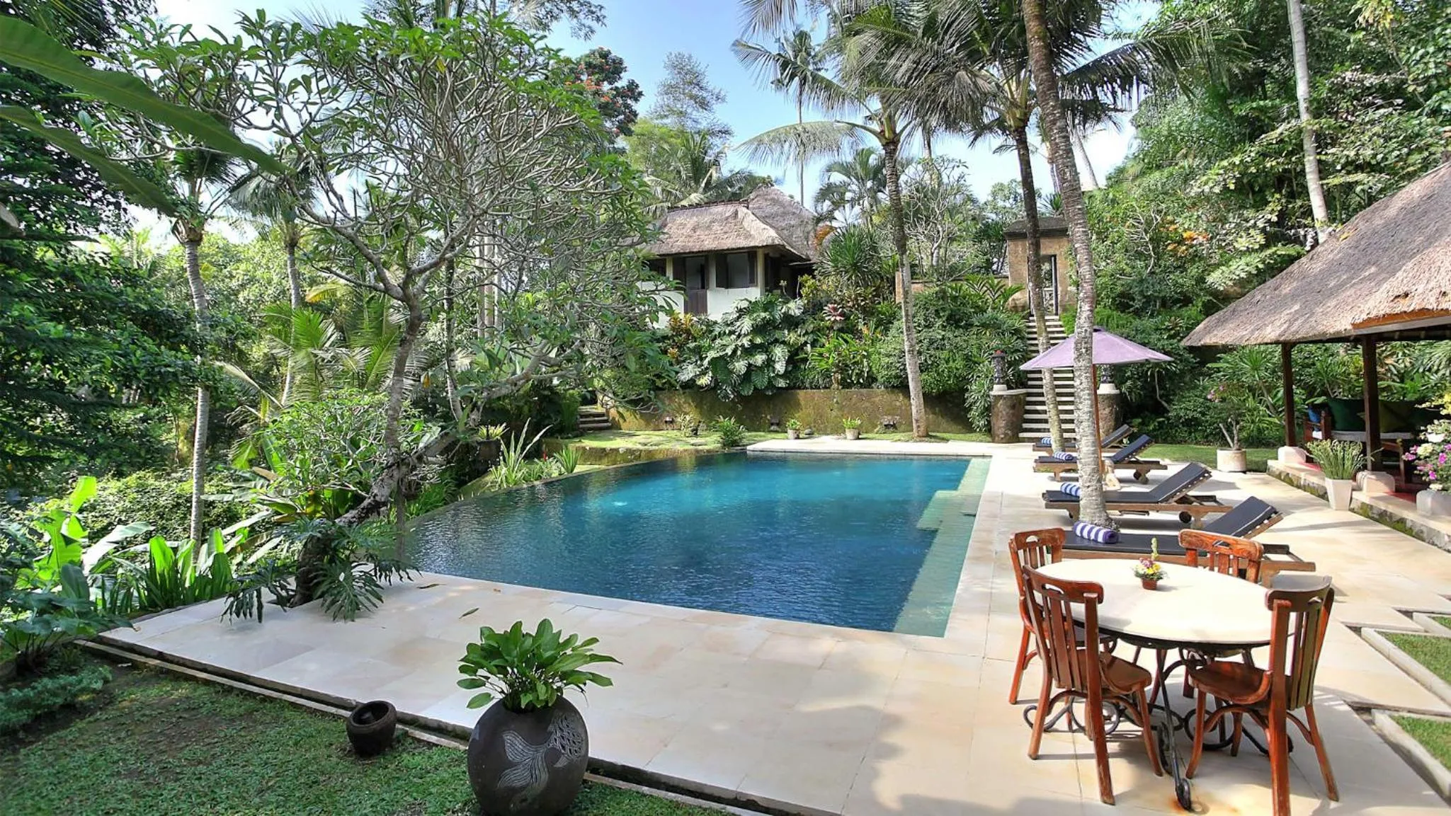 Property building in Villa Alamanda