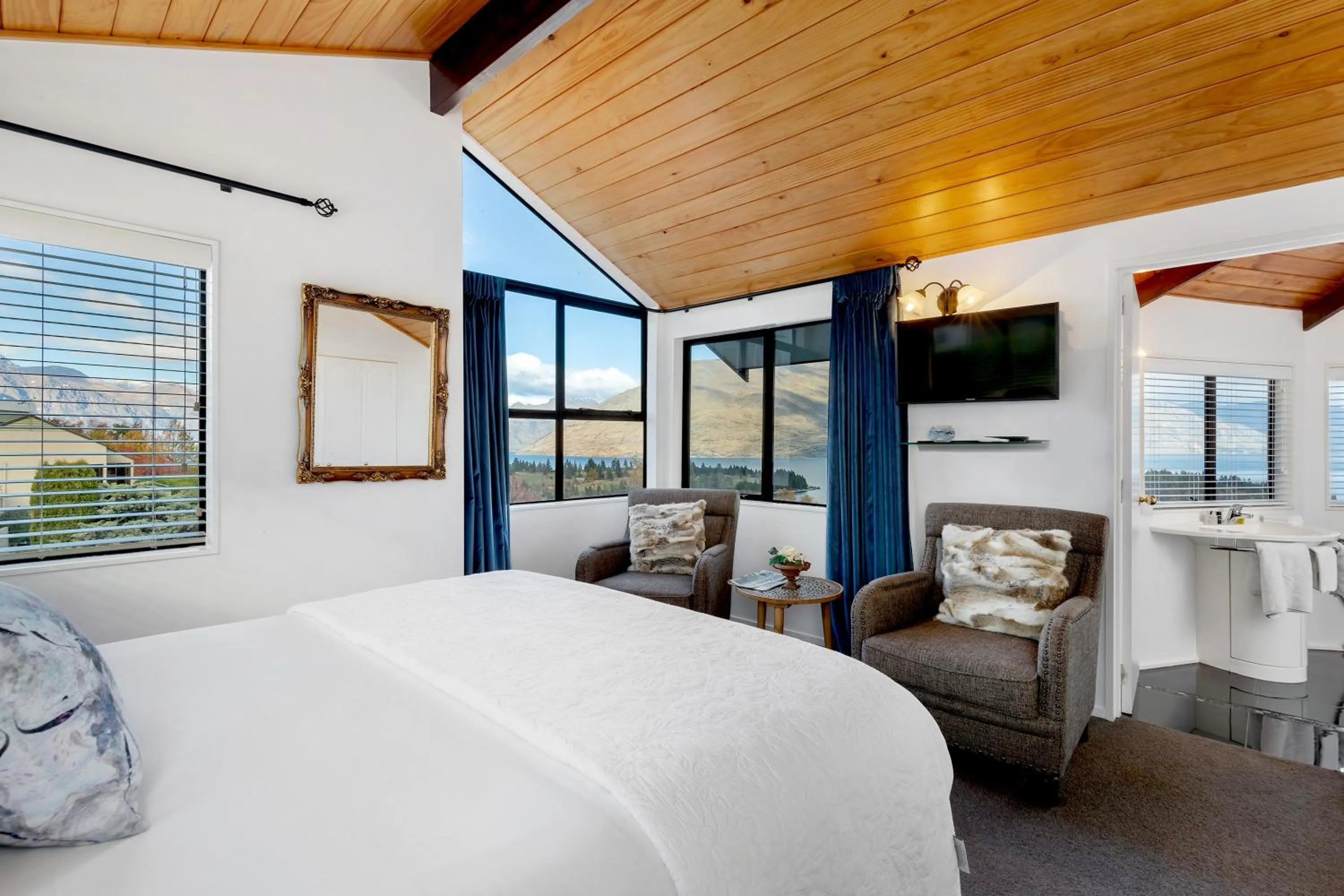 Bed in Balmoral Lodge