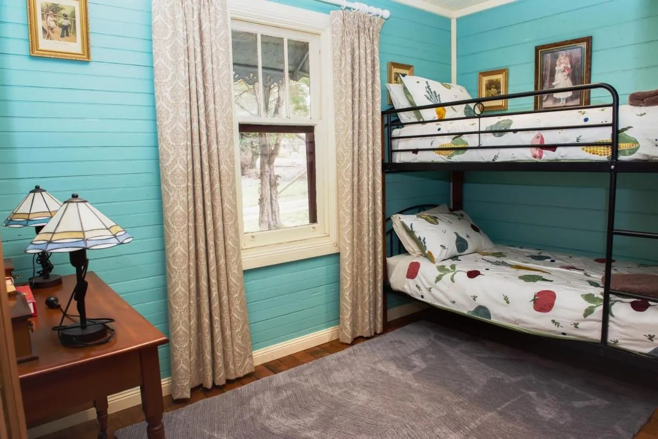 Bed in Colby Cottages, Wooragee near Beechworth