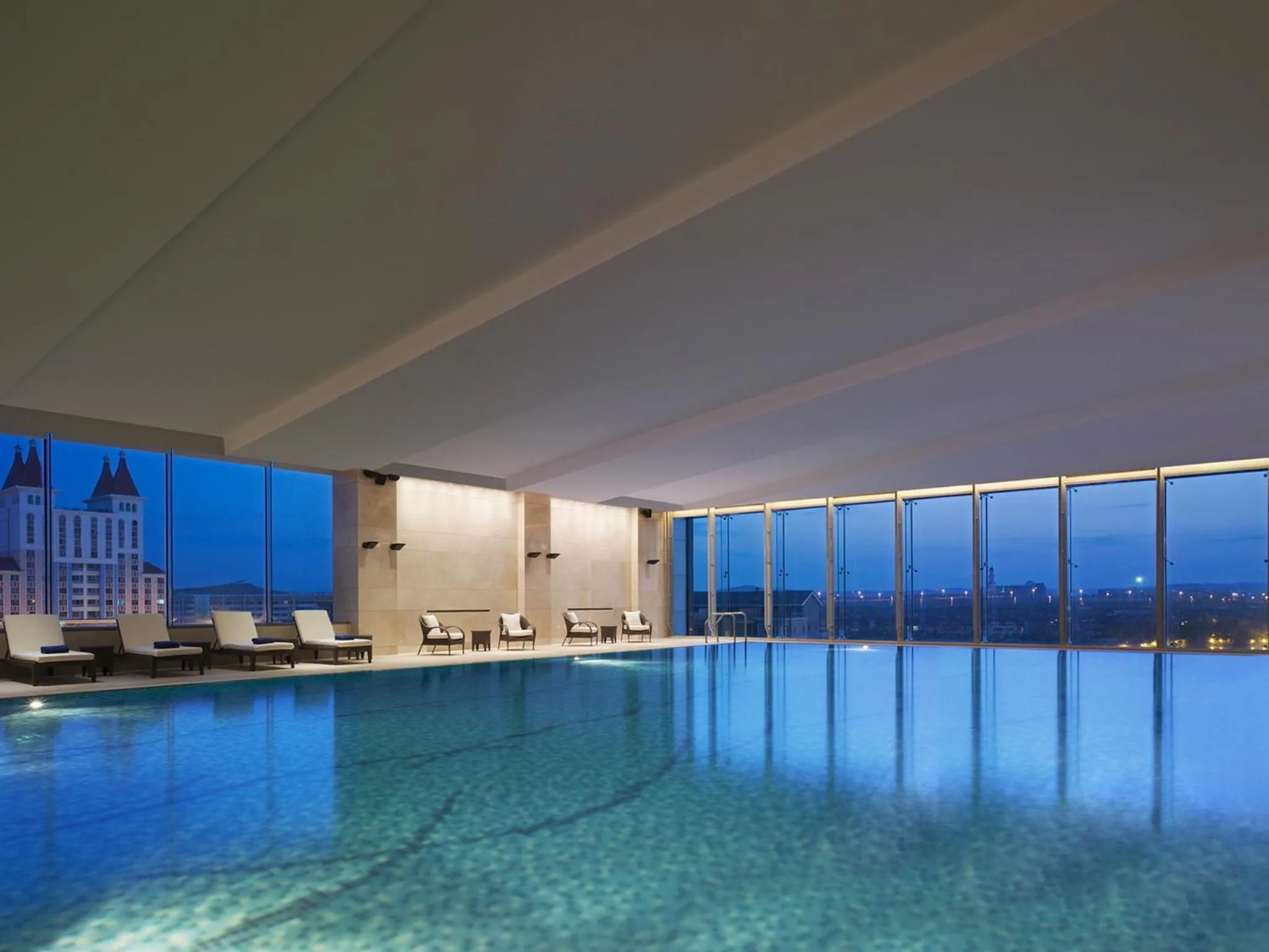 Swimming pool in Shangri-La Manzhouli