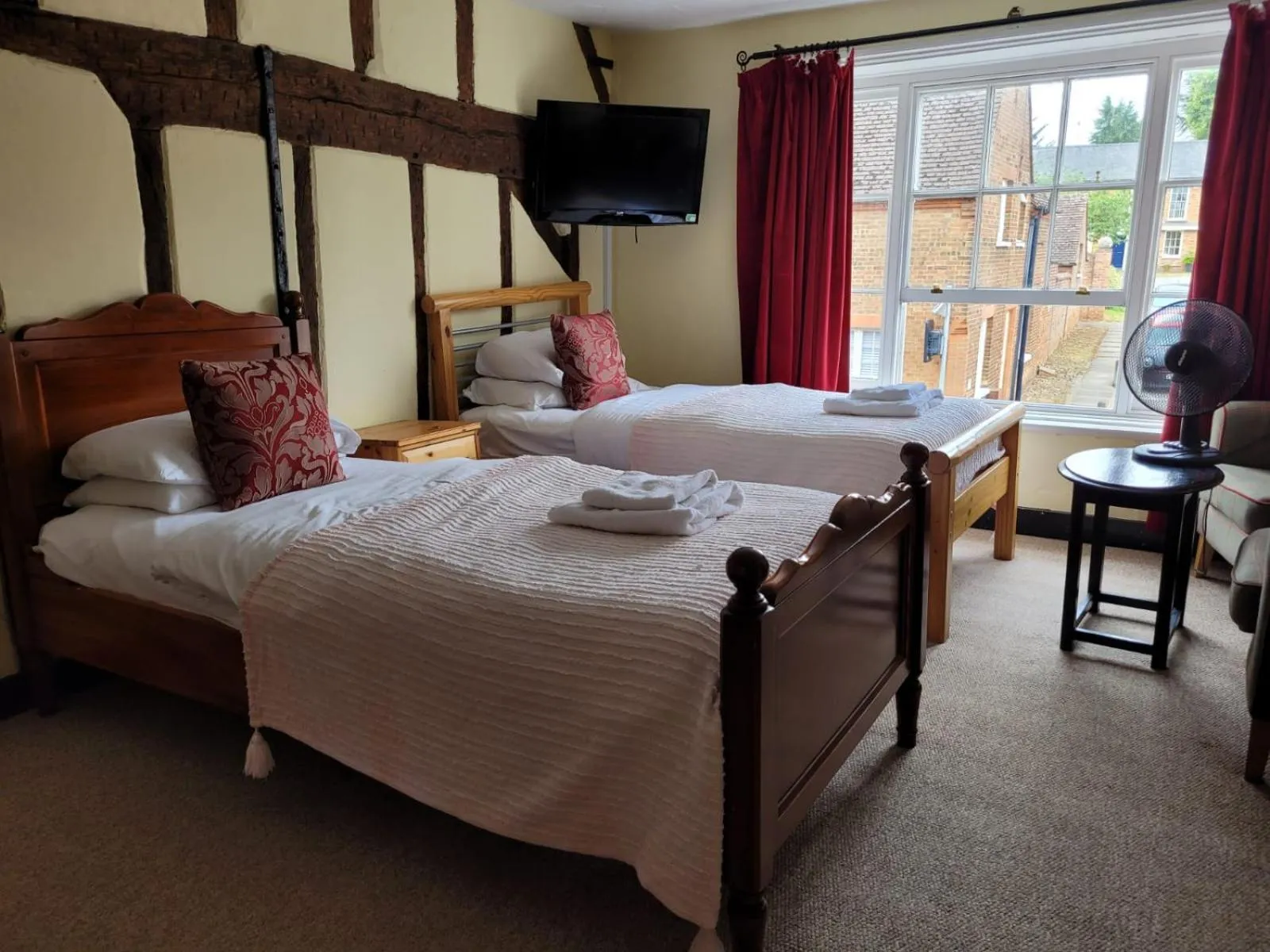 Bed in Longs Hotel & Inn