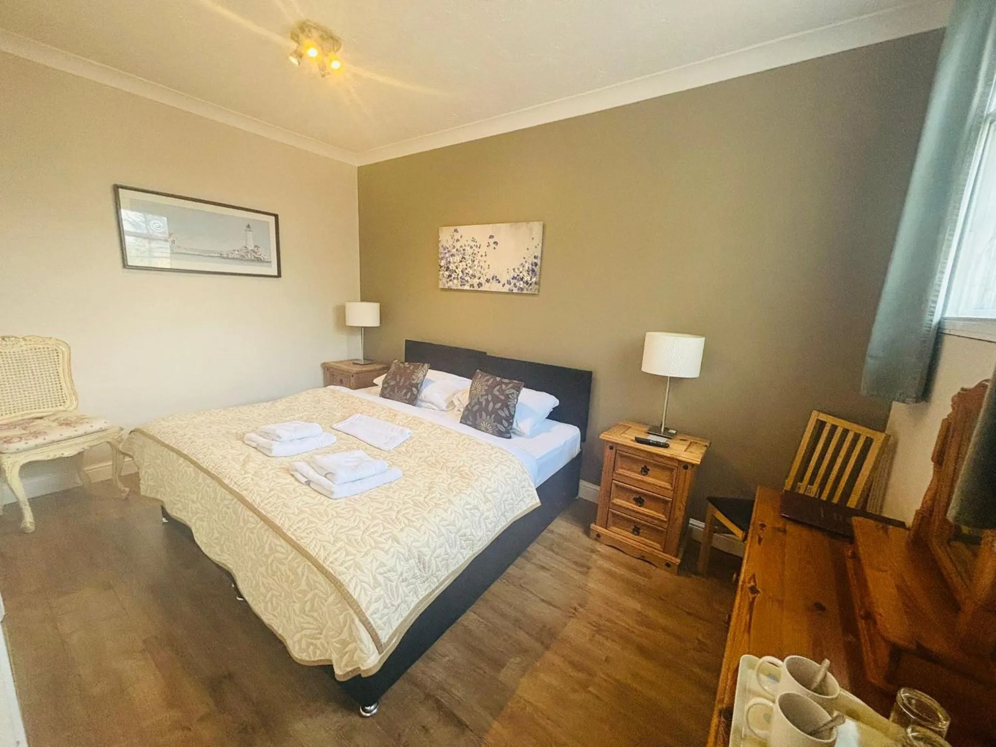 Bed in Longs Hotel & Inn