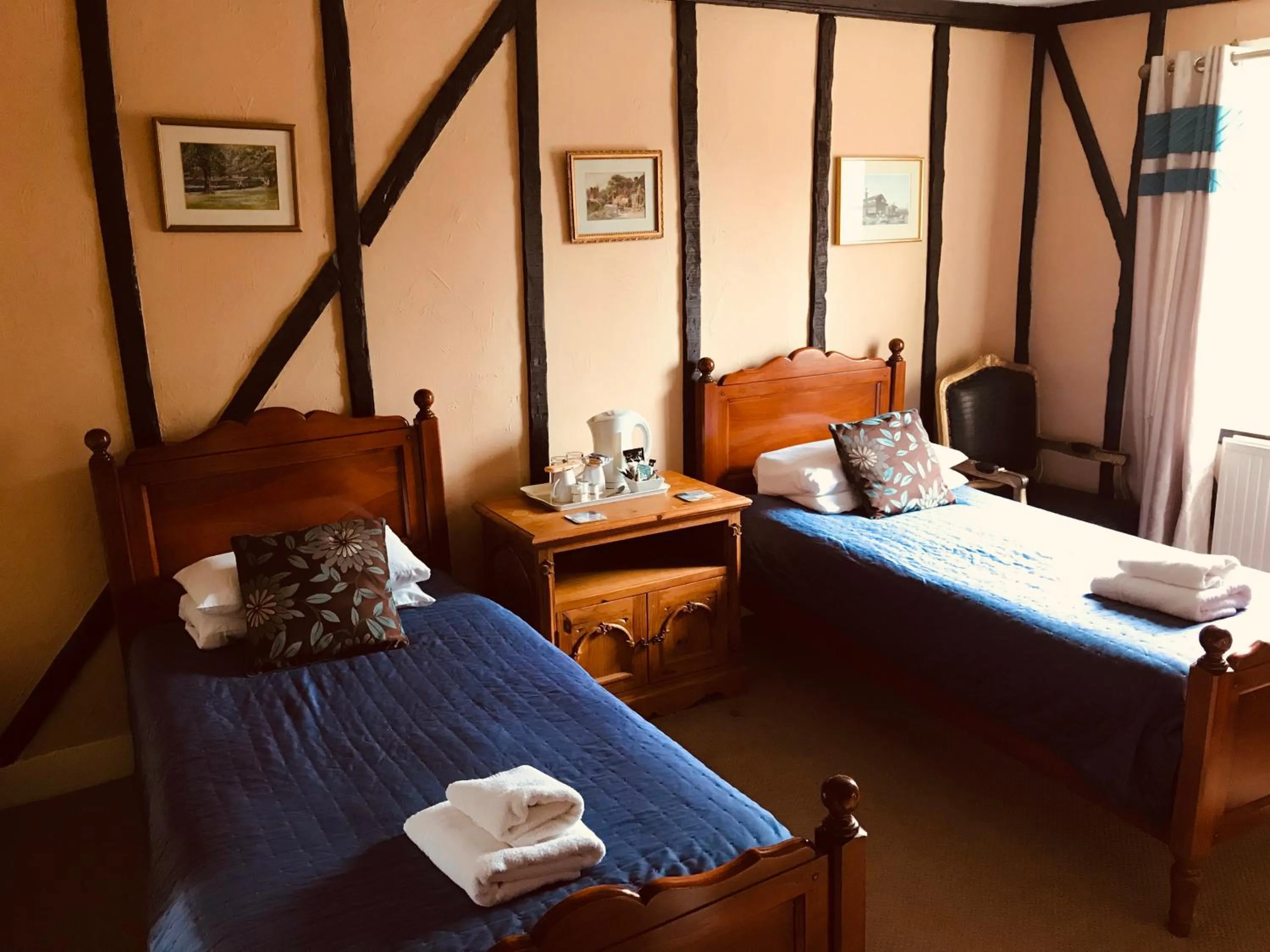 Bed in Longs Hotel & Inn