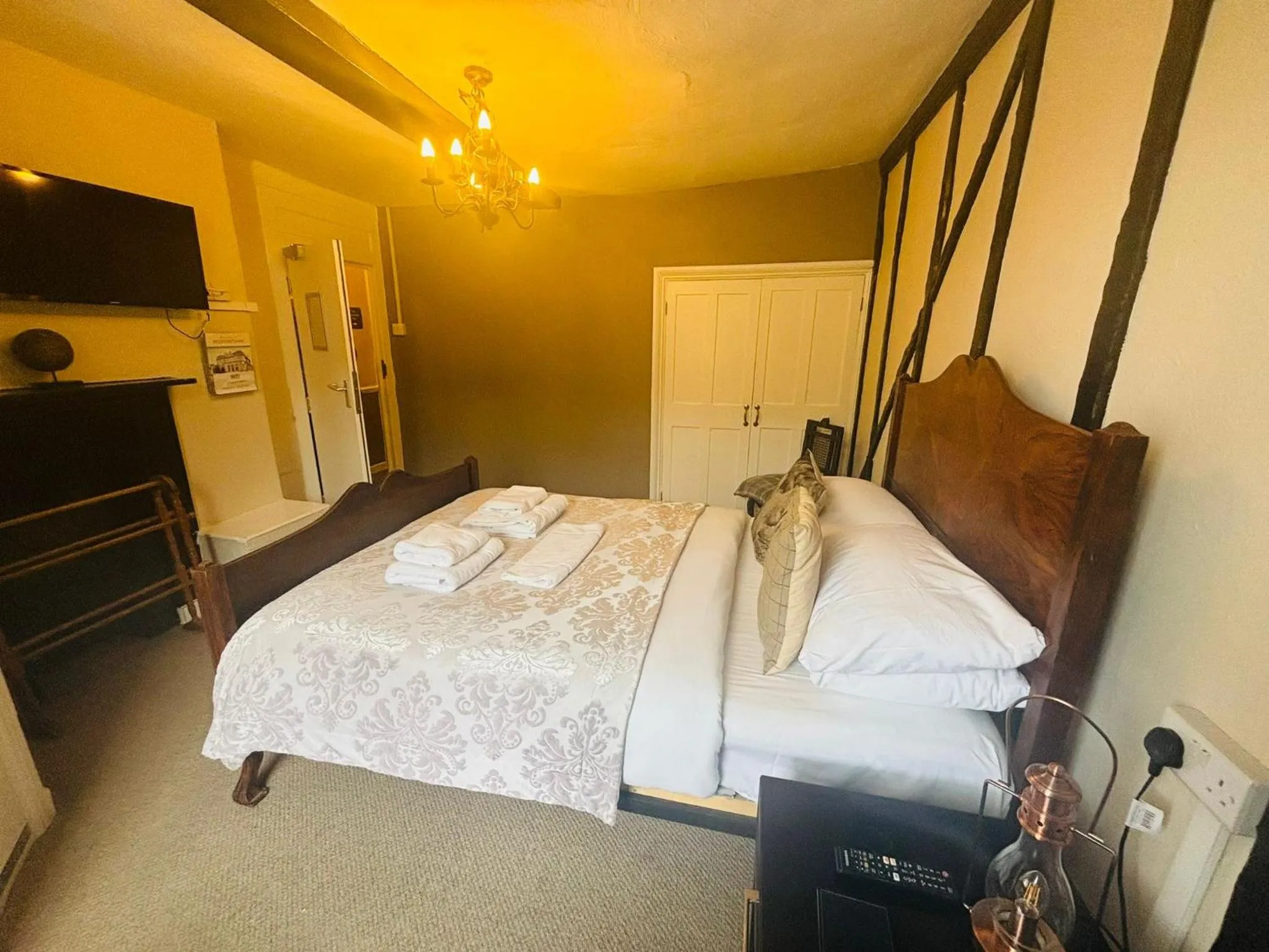 Bed in Longs Hotel & Inn