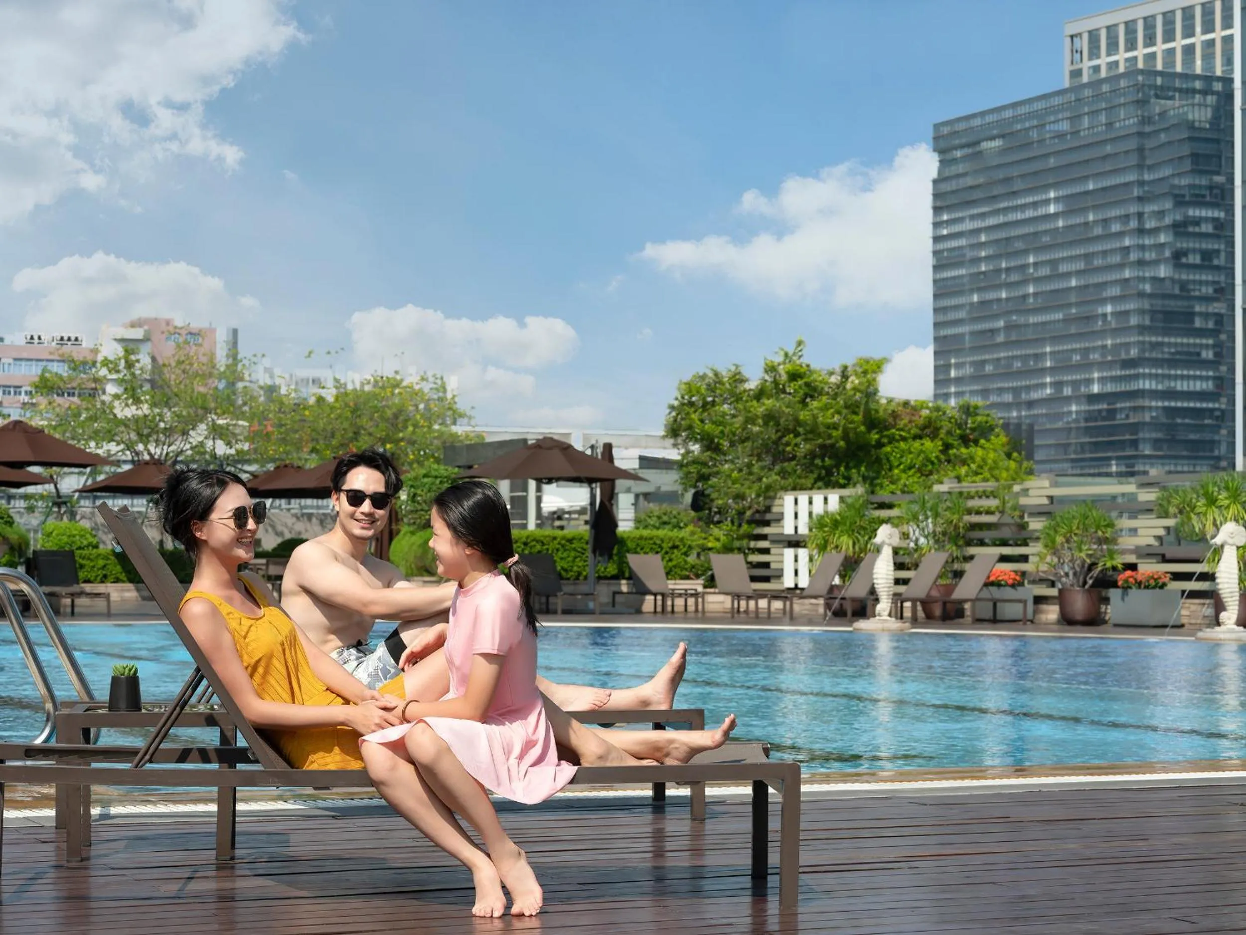Swimming pool in Sheraton Guangzhou Hotel