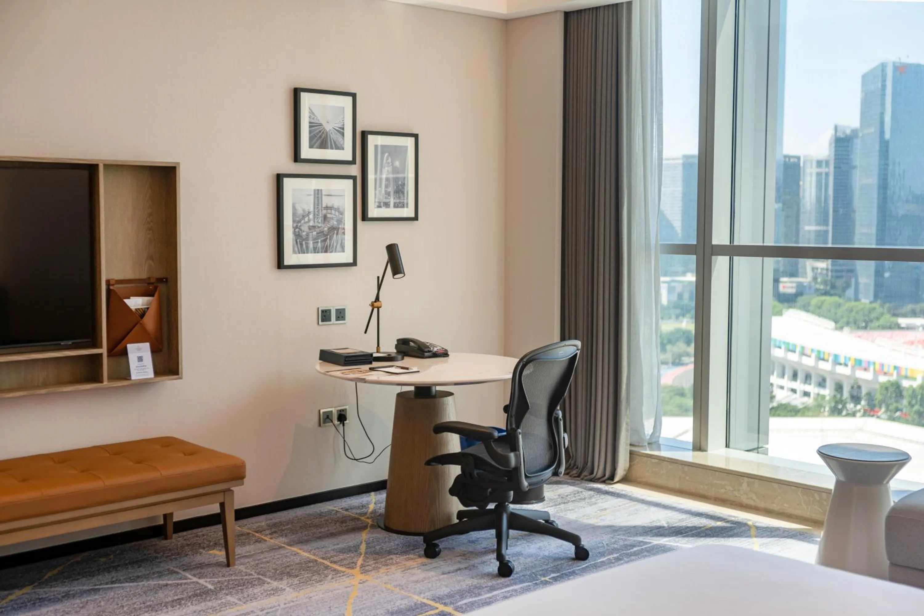 Photo of the whole room, Bed in Sheraton Guangzhou Hotel