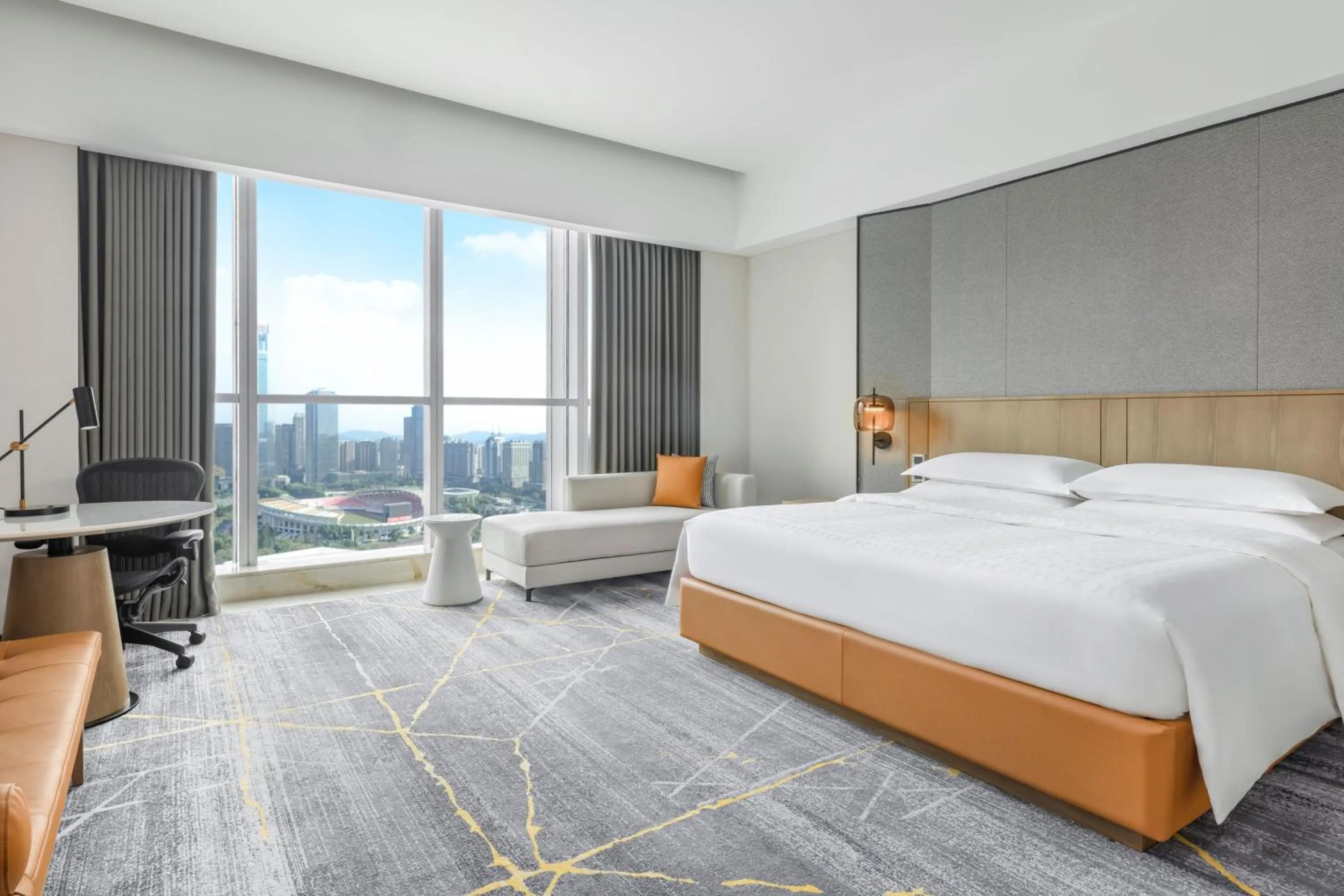 Photo of the whole room, Bed in Sheraton Guangzhou Hotel