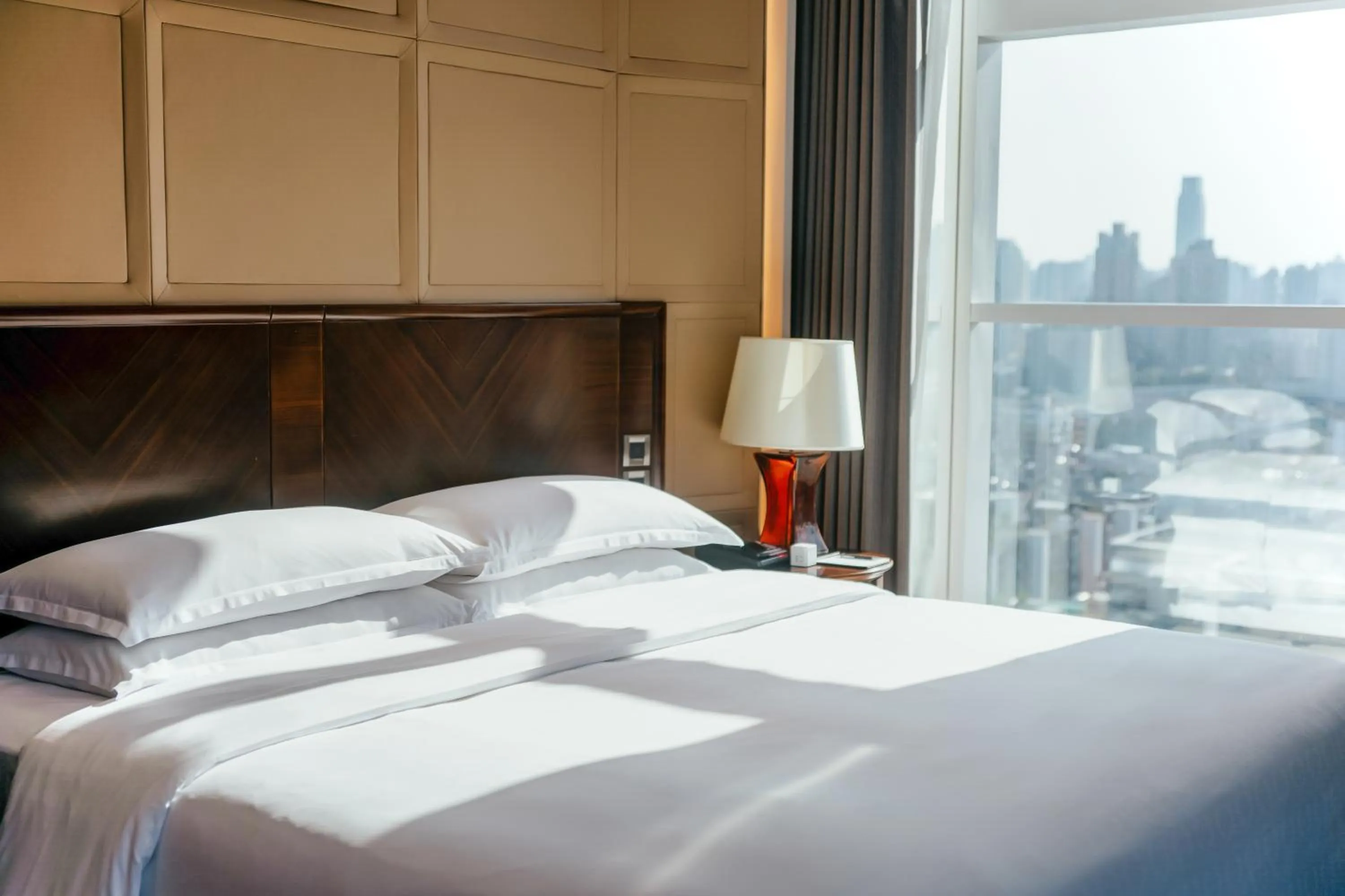 Bedroom, Bed in Sheraton Guangzhou Hotel