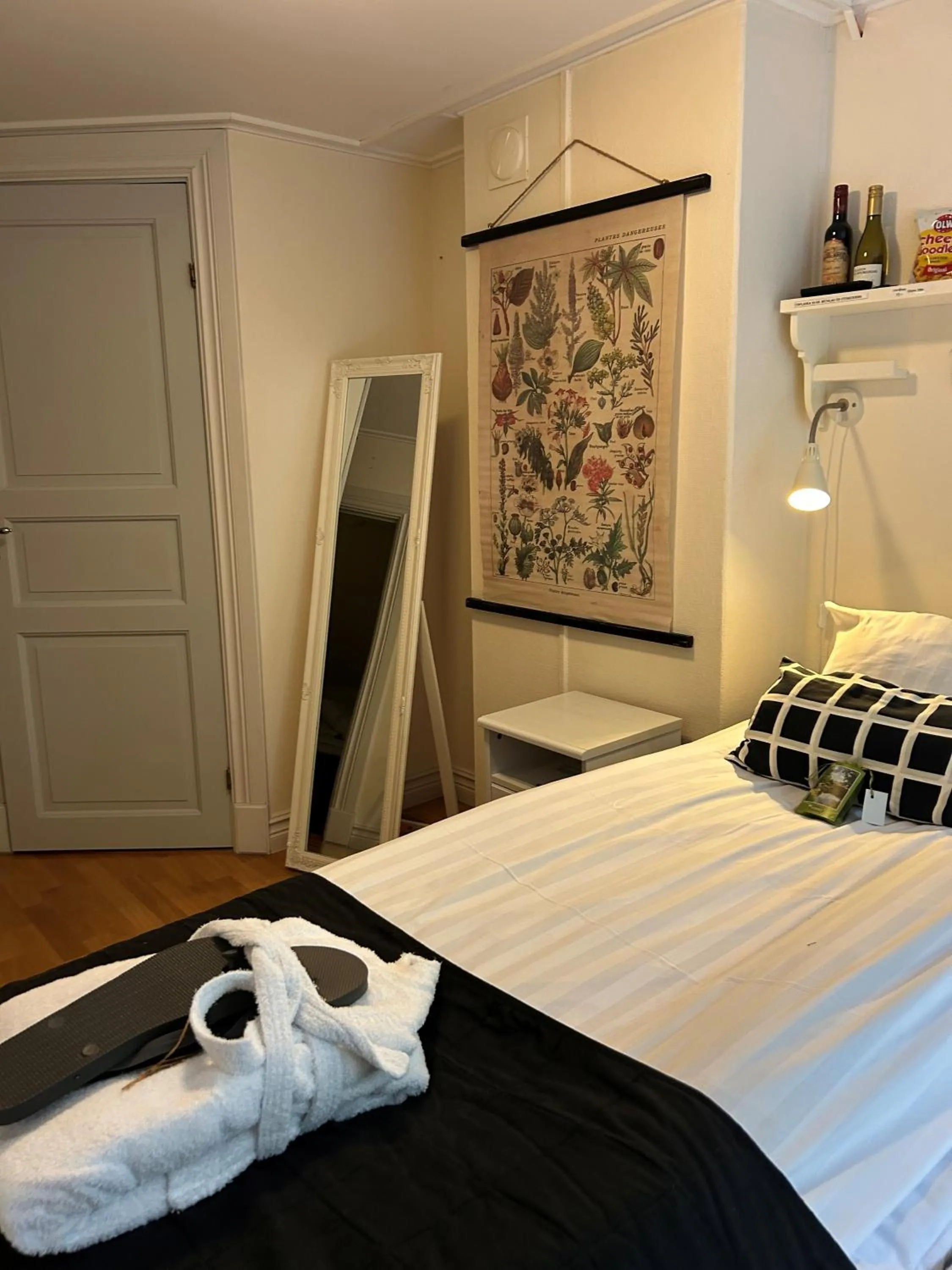 Bed in STF Korrö Gårdshotell