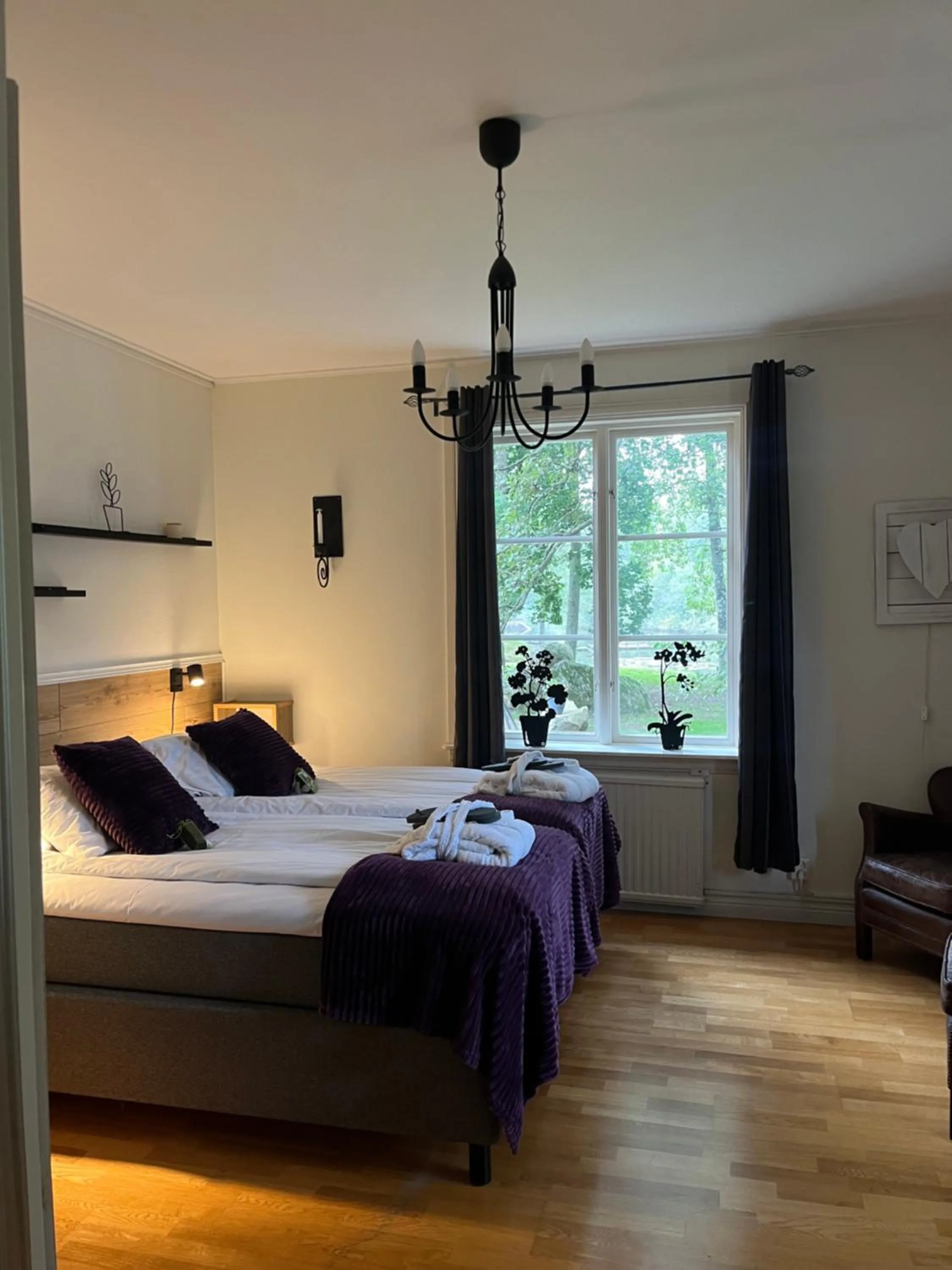 Bed in STF Korrö Gårdshotell