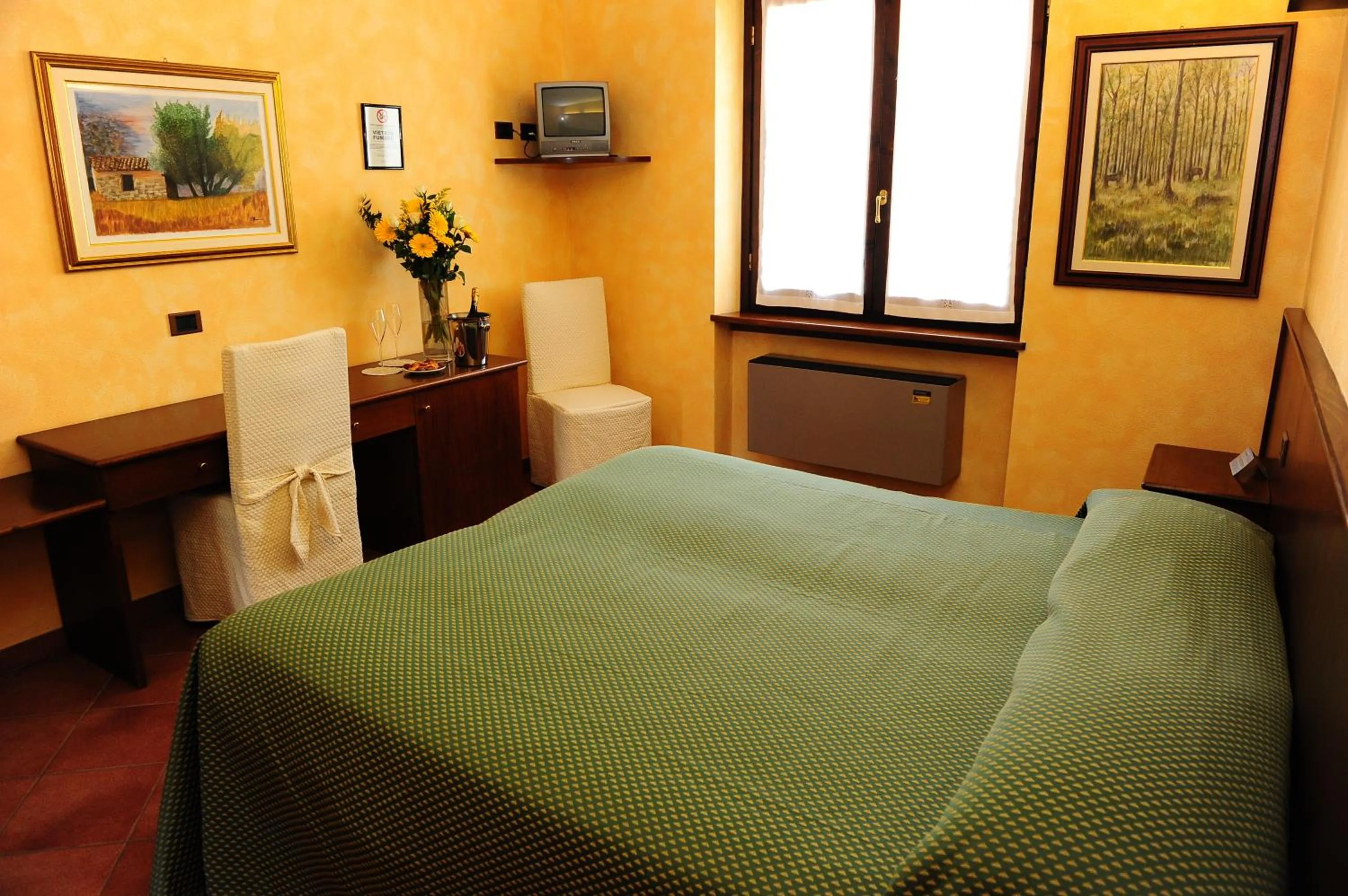 Bedroom, Bed in Il Carrettino Country Hotel