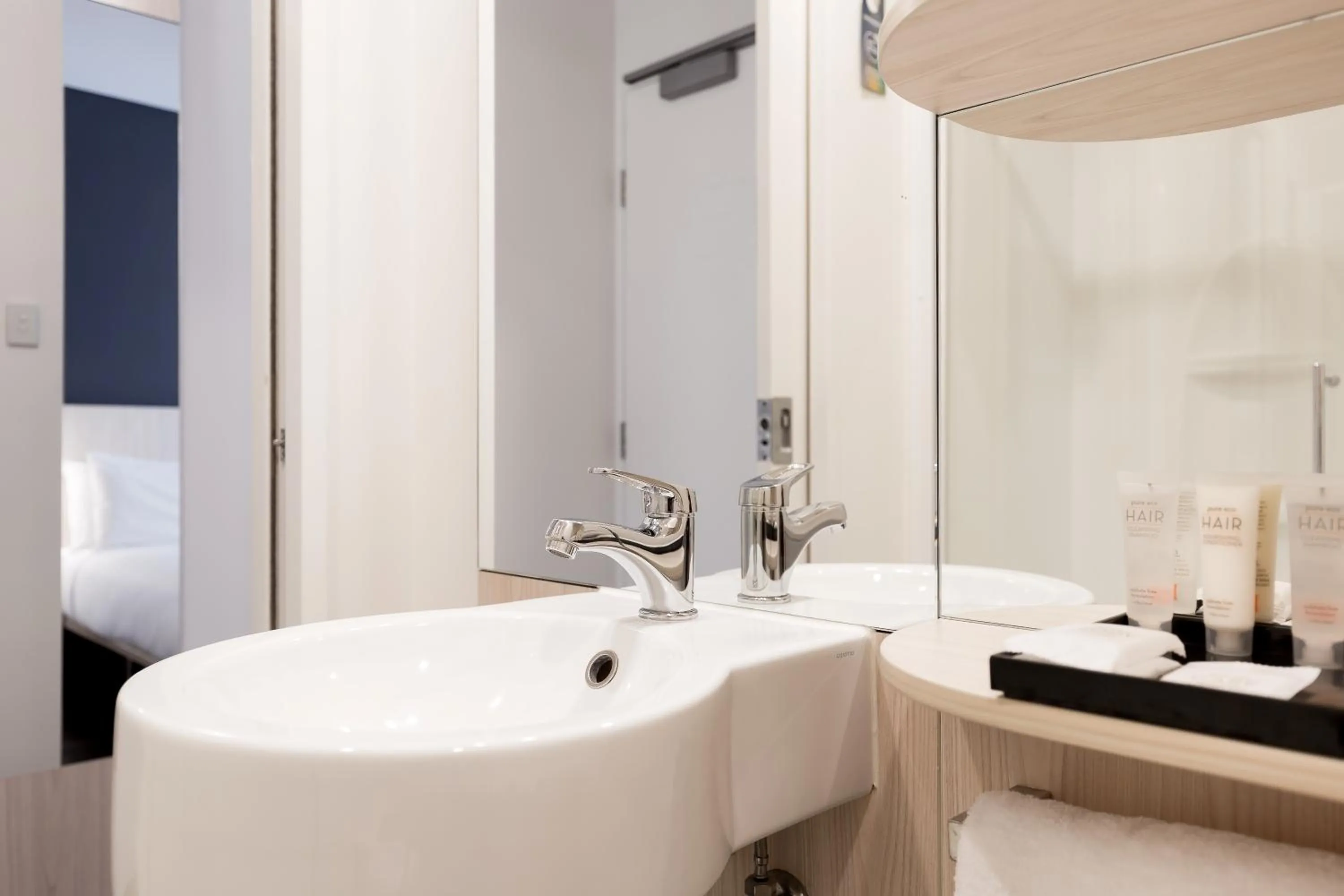 Bathroom in ibis Sydney Barangaroo