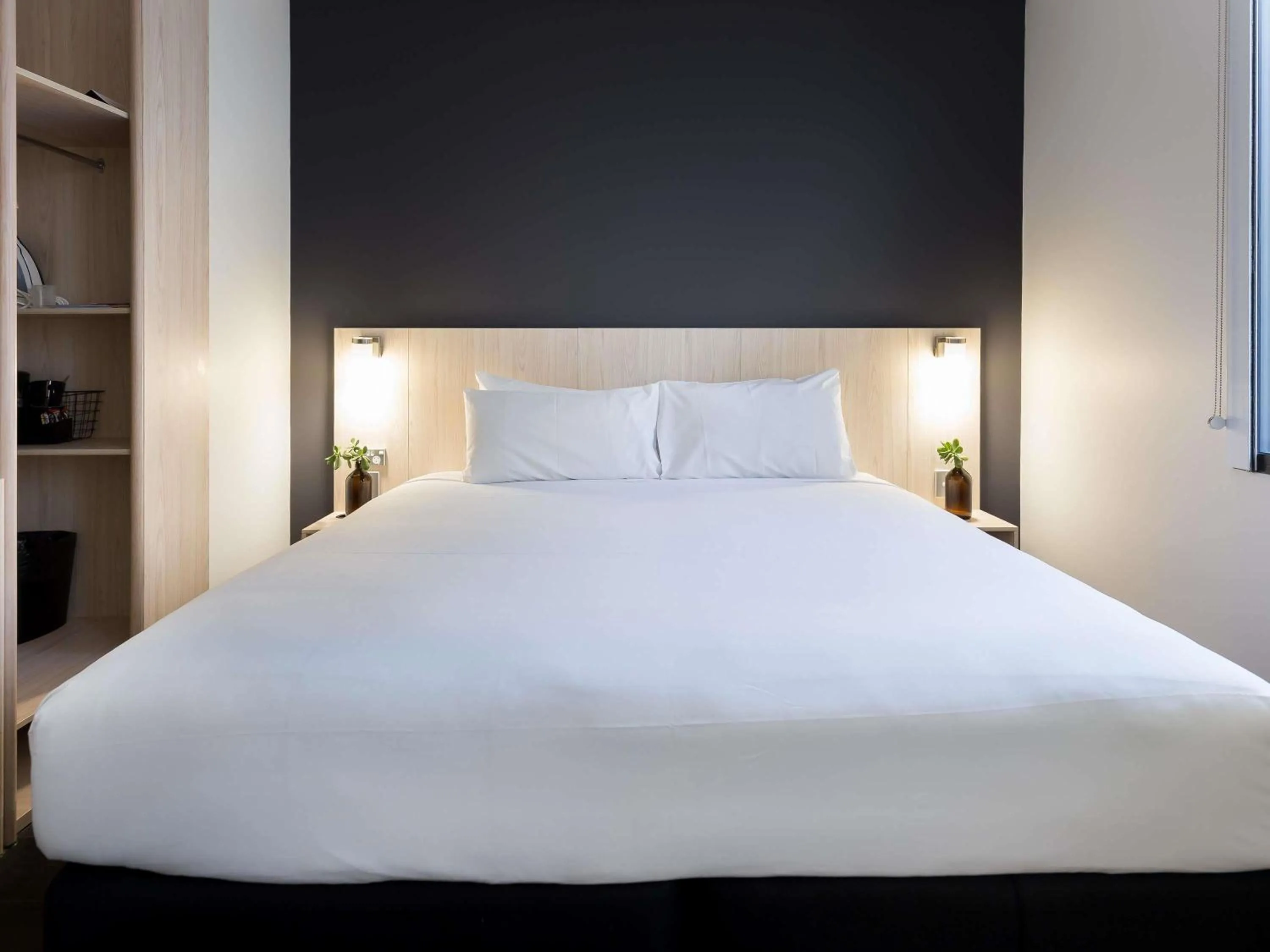 Bedroom, Bed in ibis Sydney Barangaroo