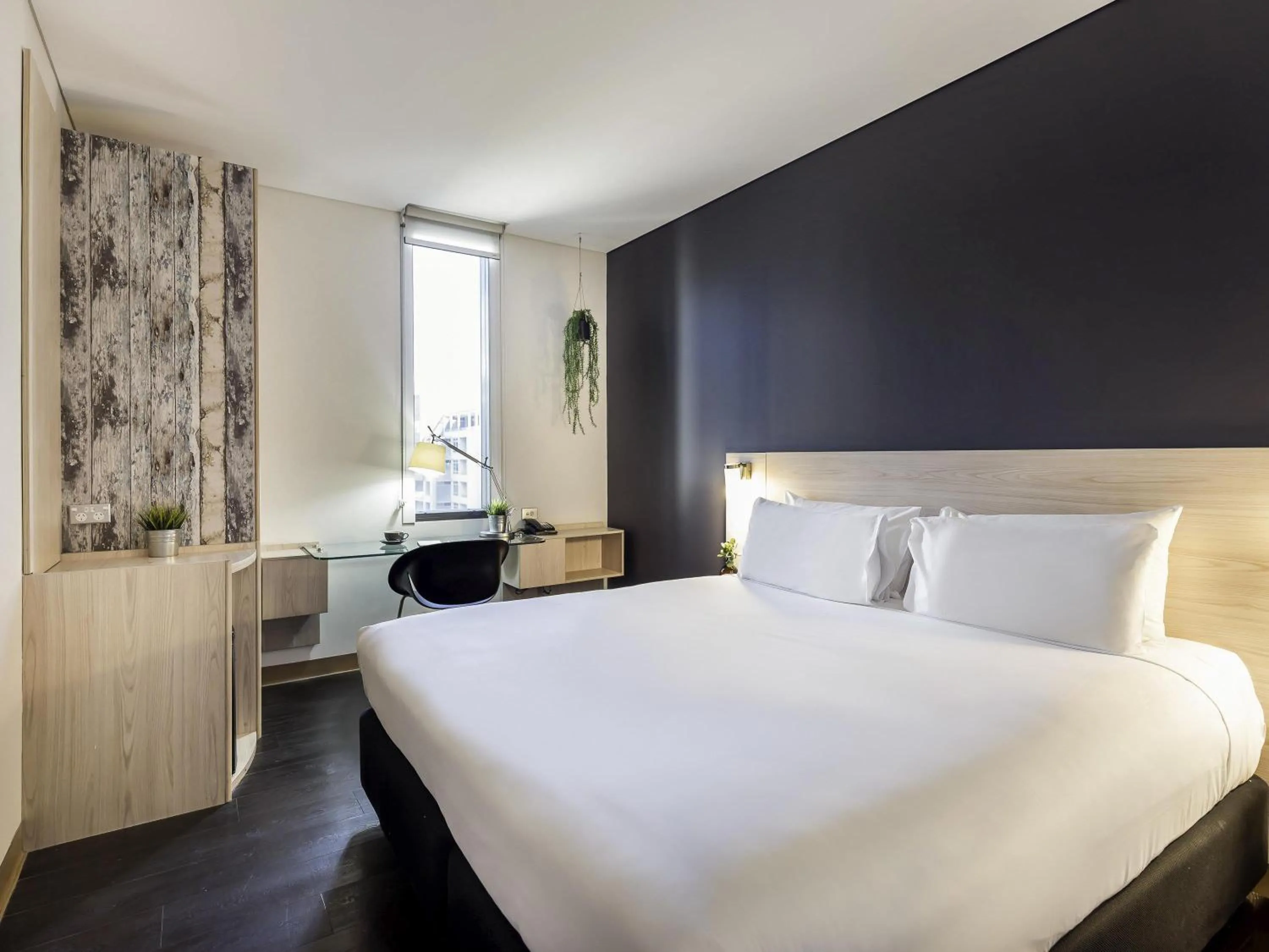 Standard King Room in ibis Sydney Barangaroo