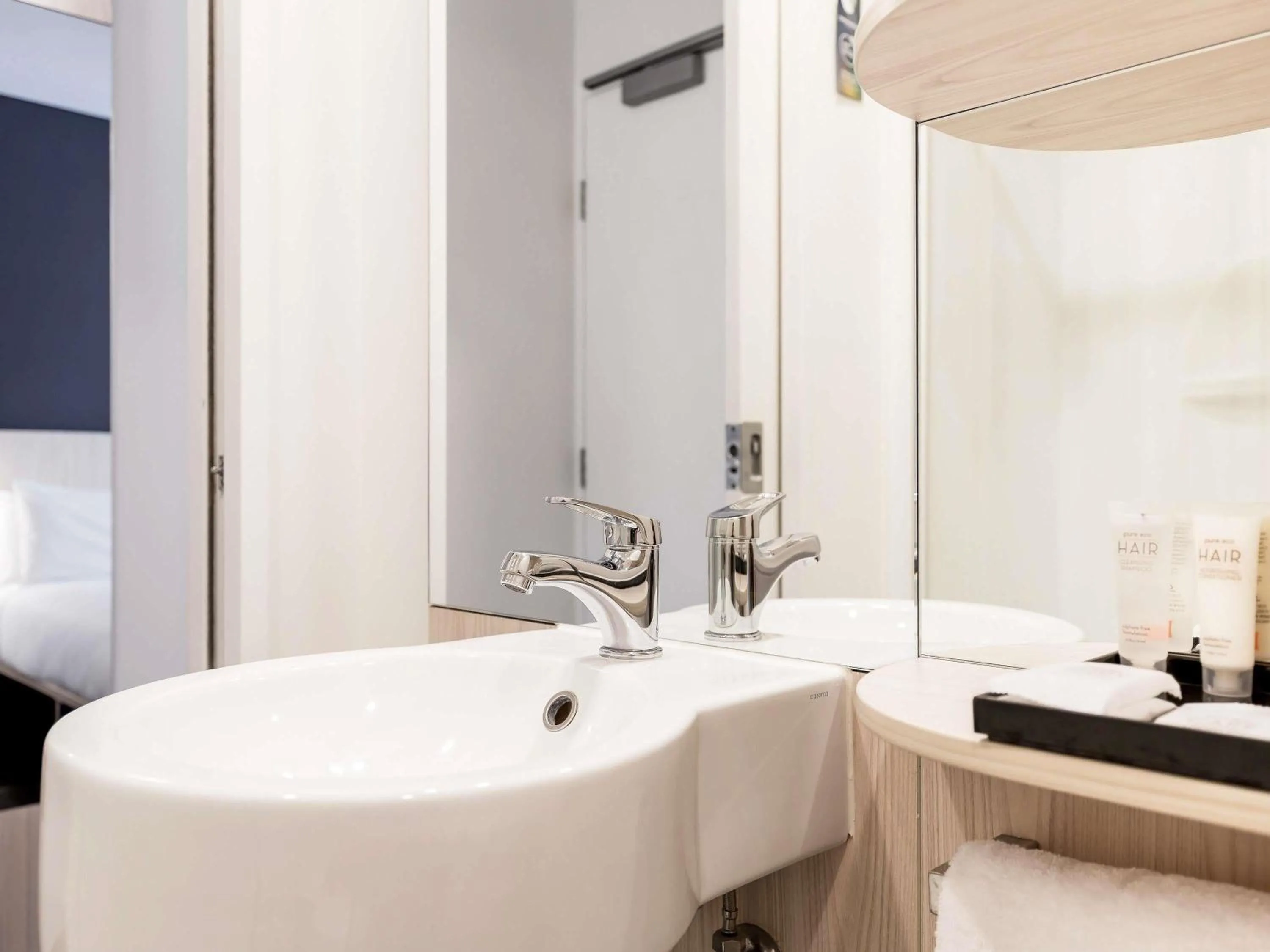 Bedroom, Bed in ibis Sydney Barangaroo