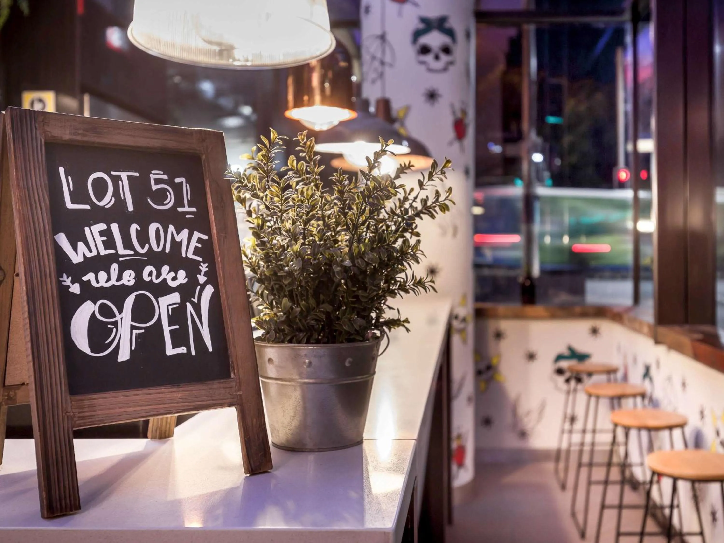 Lounge or bar in ibis Sydney Barangaroo