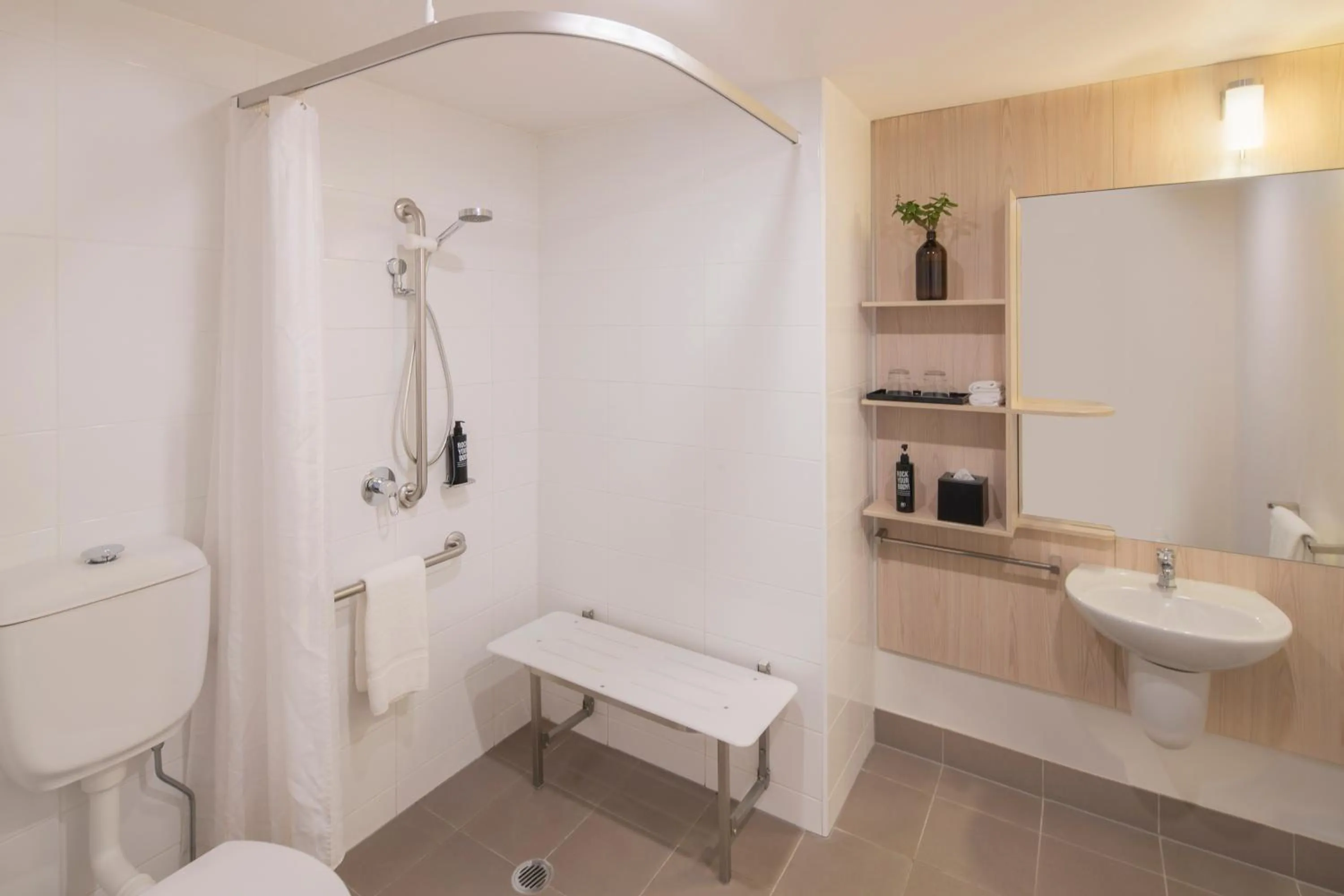 Shower in ibis Sydney Barangaroo