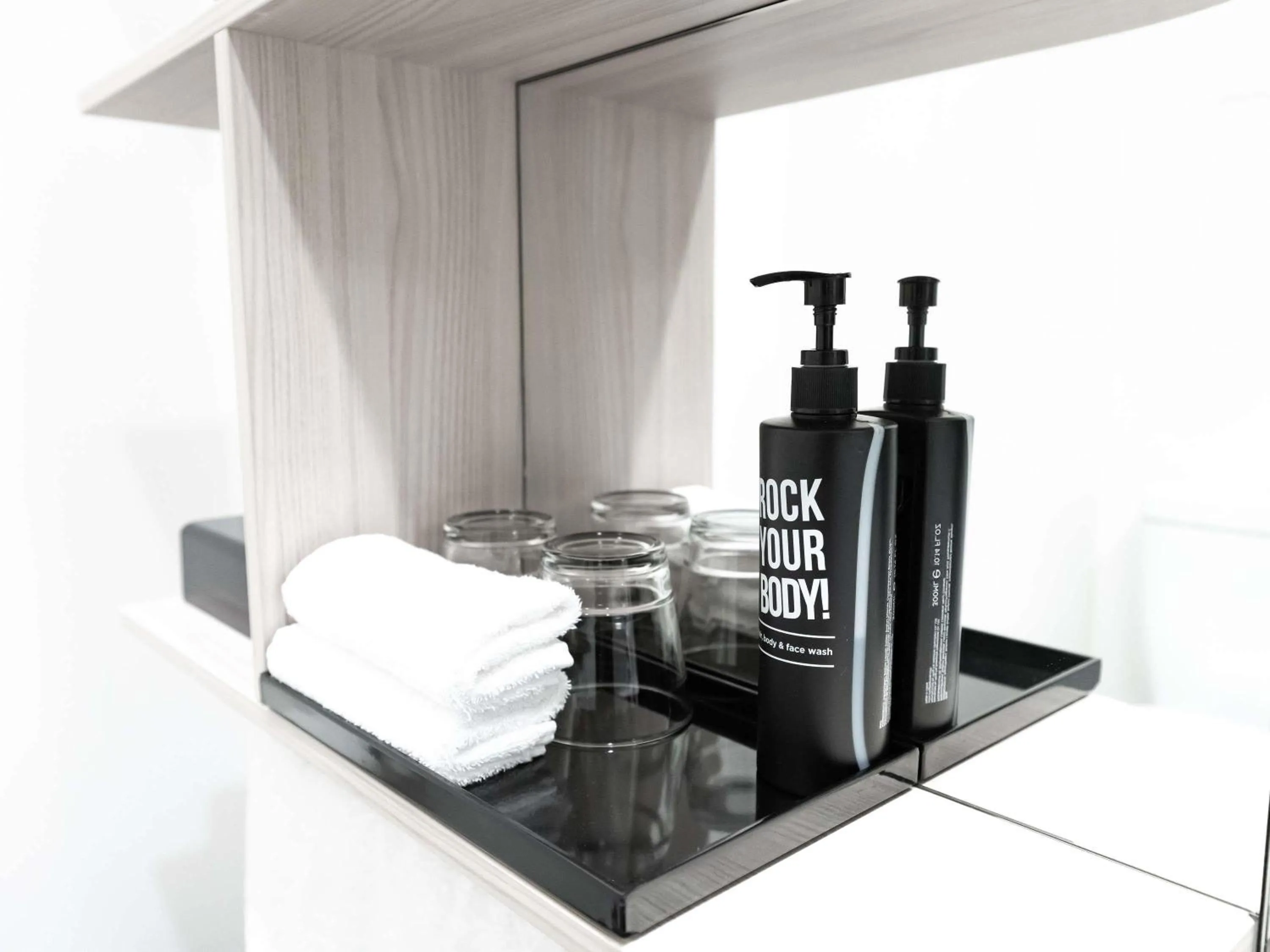 Bedroom in ibis Sydney Barangaroo