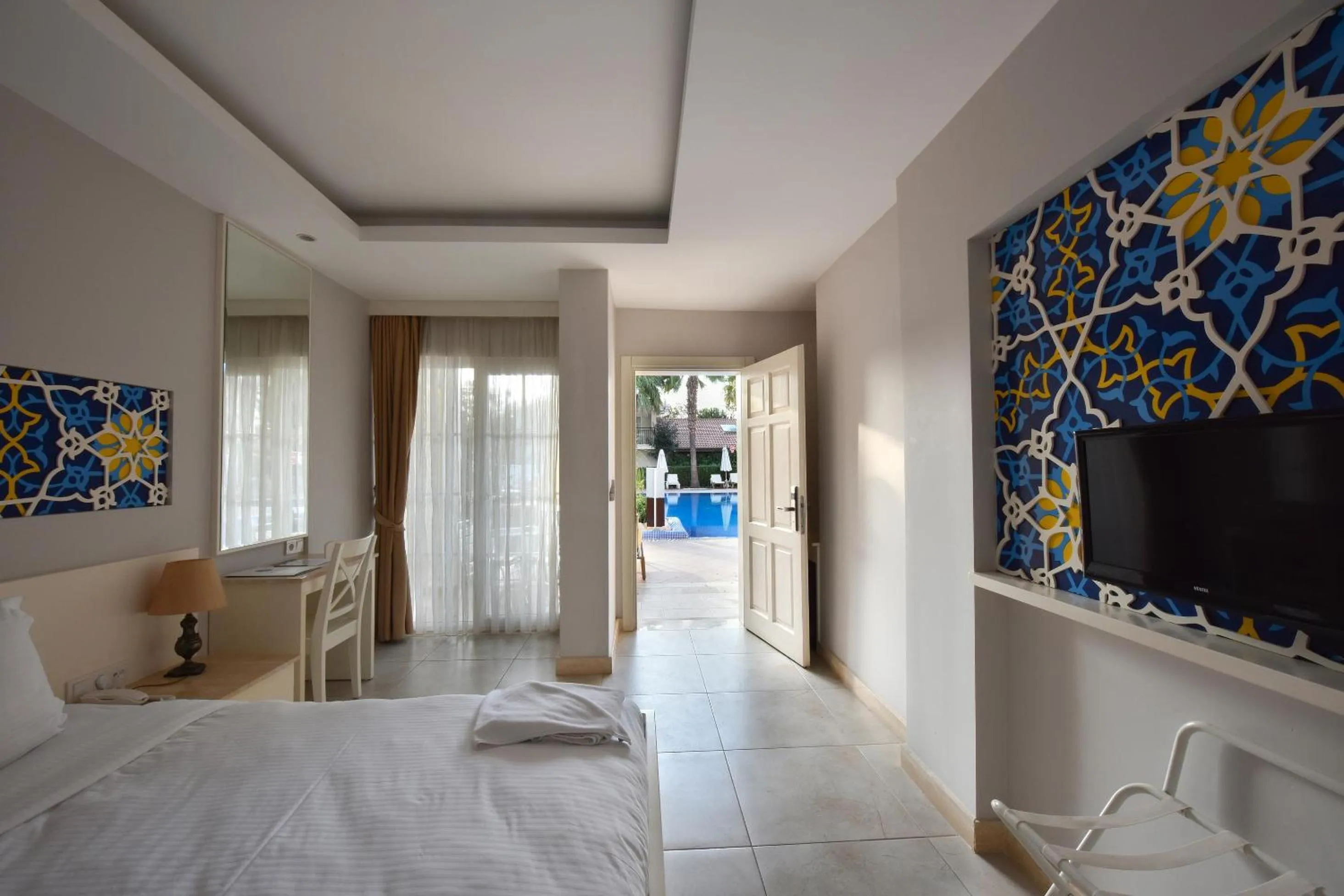 Bed in Sea Breeze Hotel and Apartments