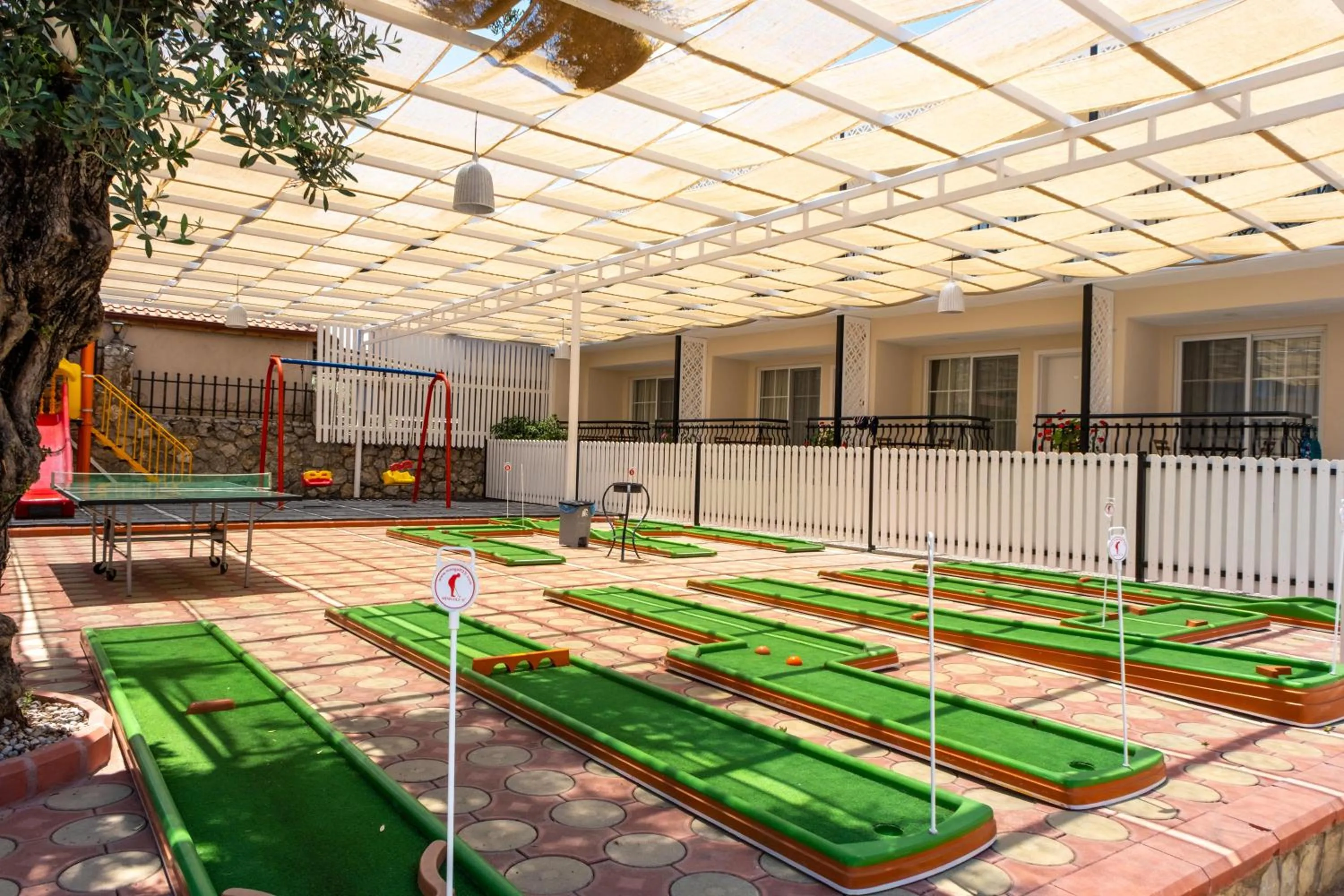 Sea Breeze Hotel and Apartments