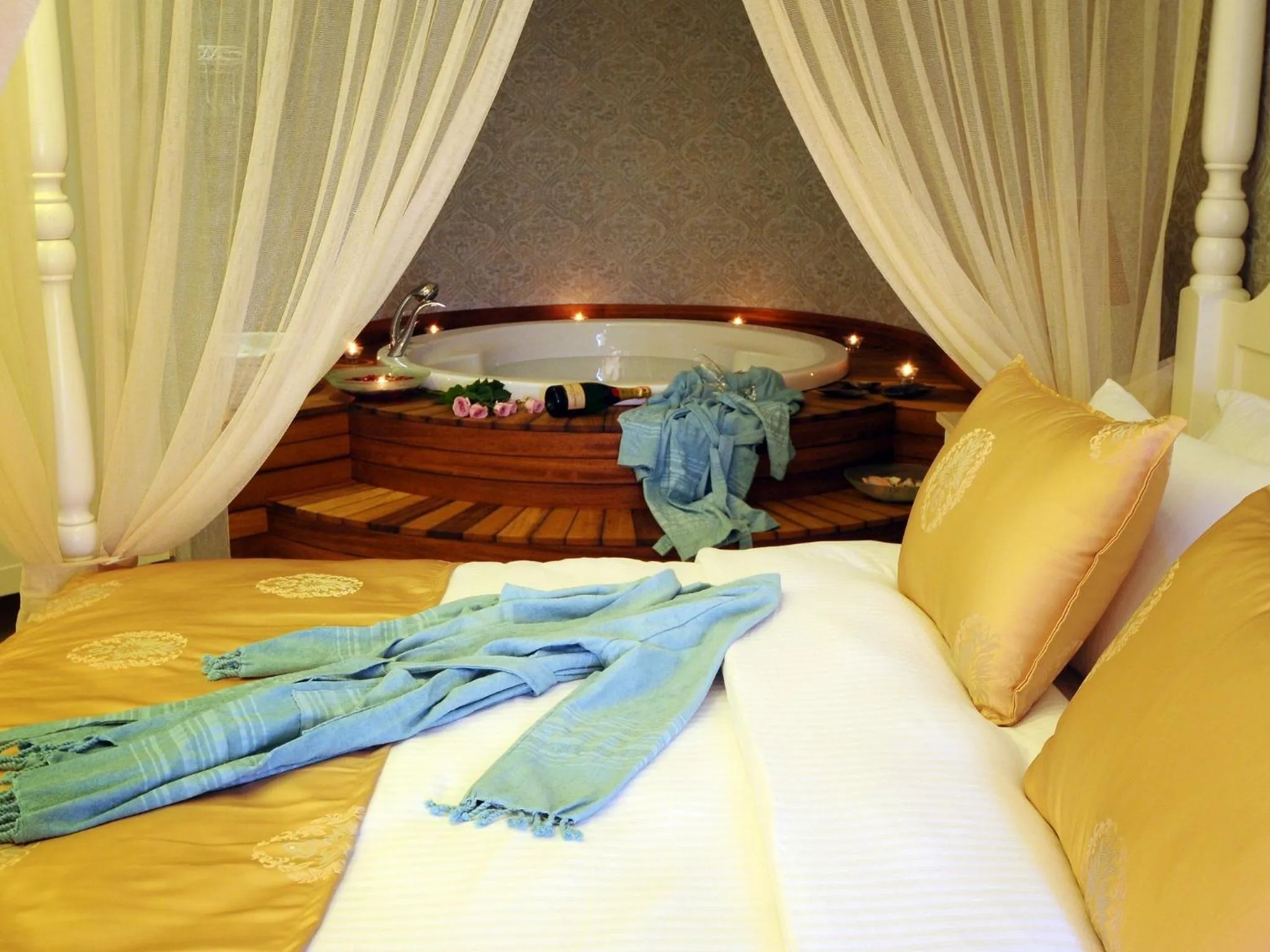 Bed in Sea Breeze Hotel and Apartments