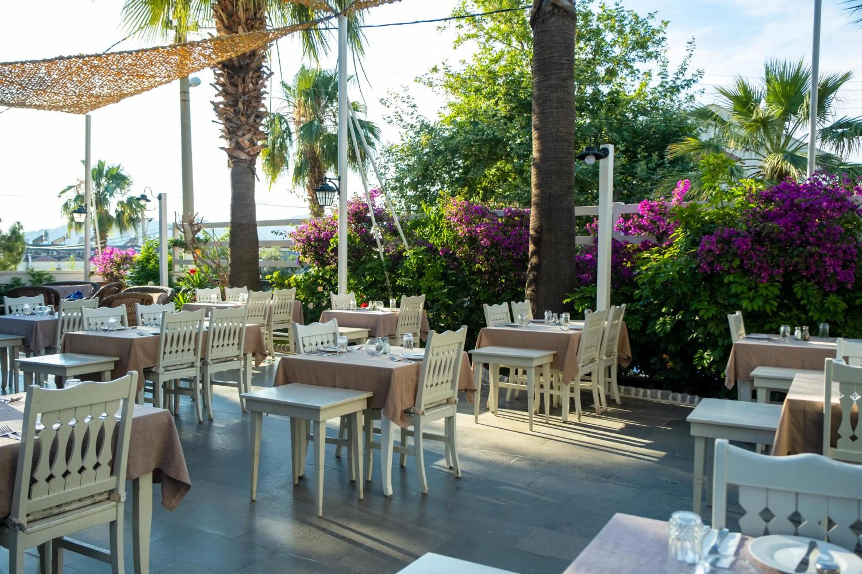 Sea Breeze Hotel and Apartments