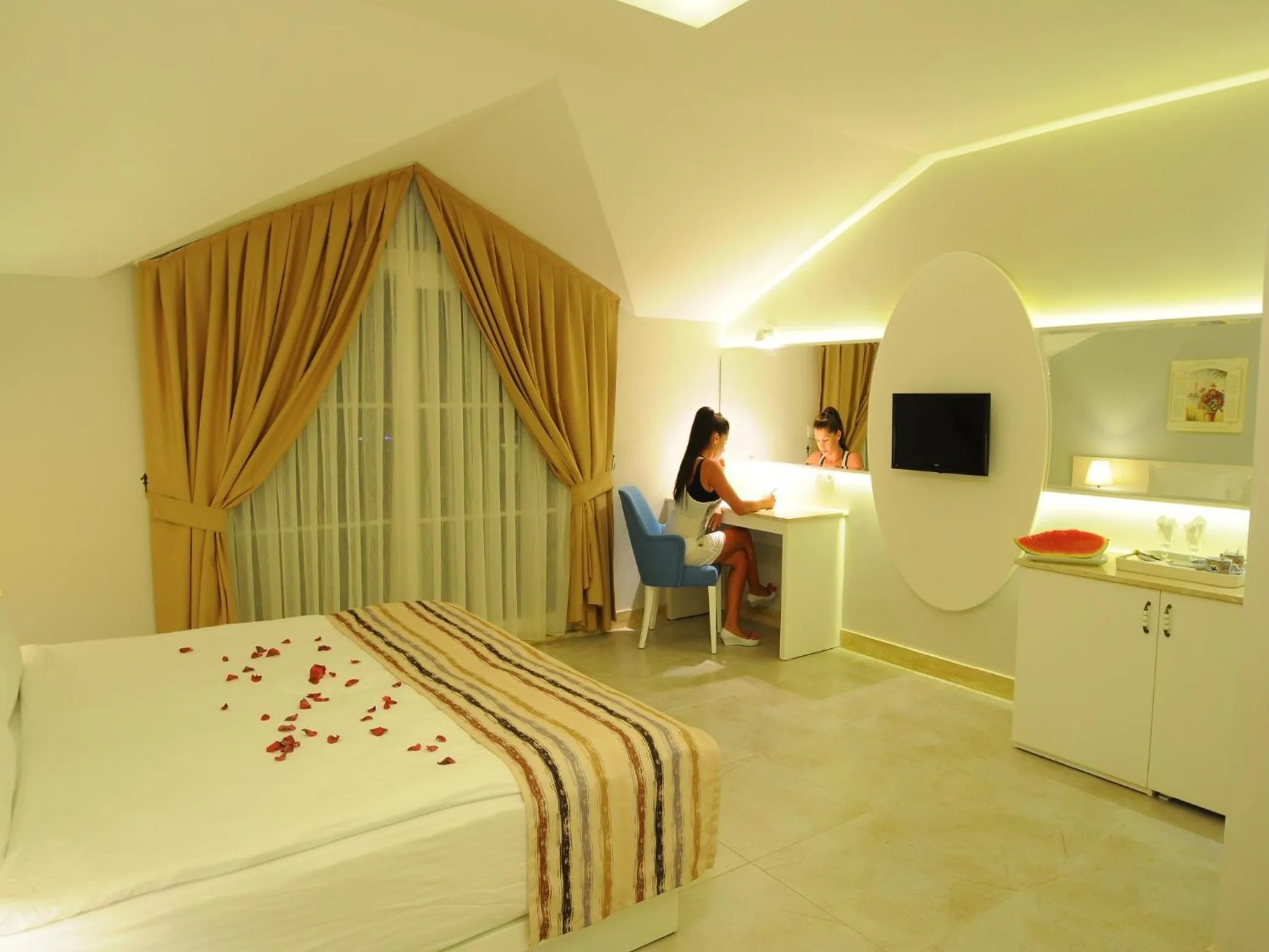 Photo of the whole room, Bed in Sea Breeze Hotel and Apartments