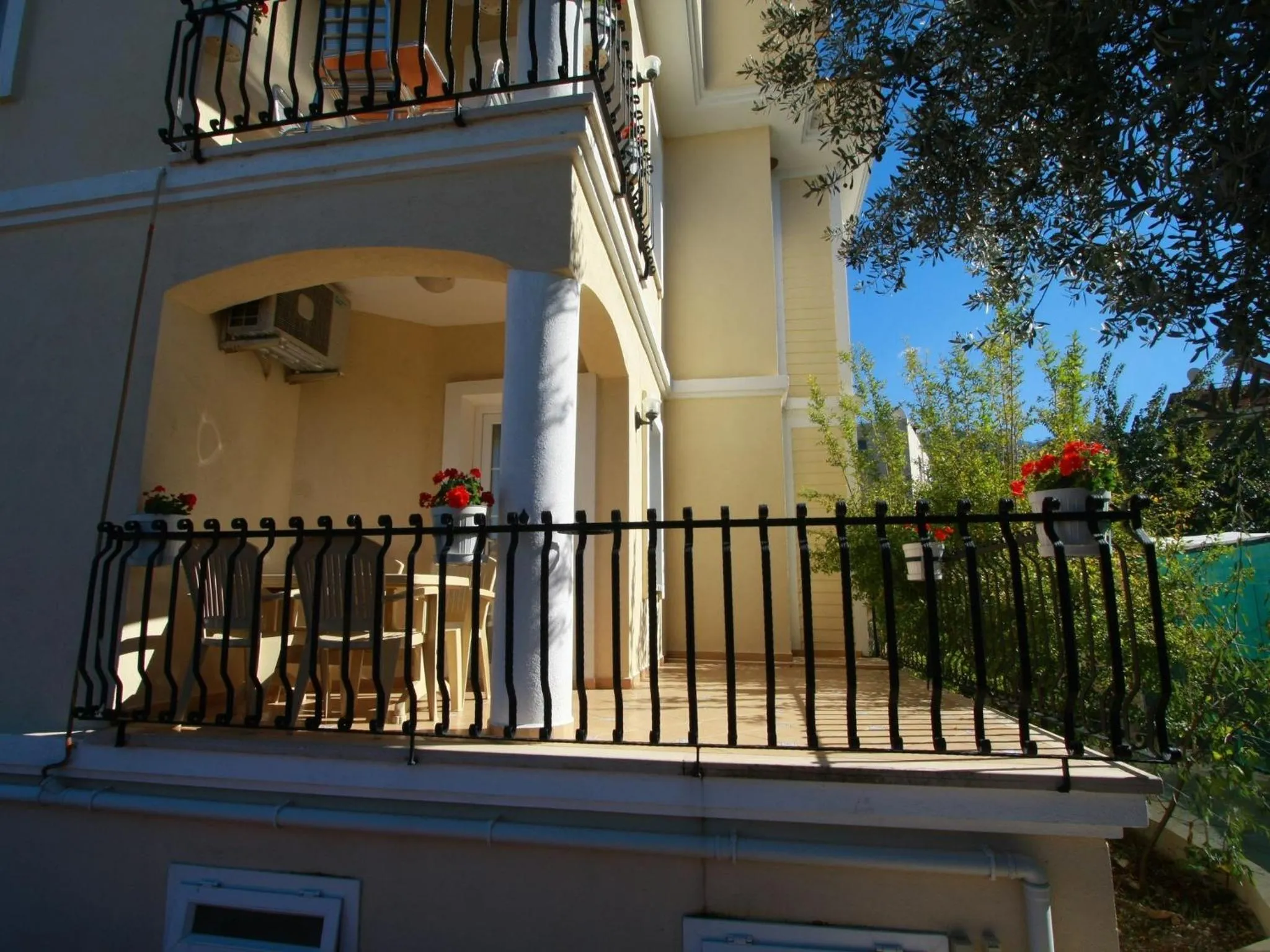 Facade/entrance in Sea Breeze Hotel and Apartments