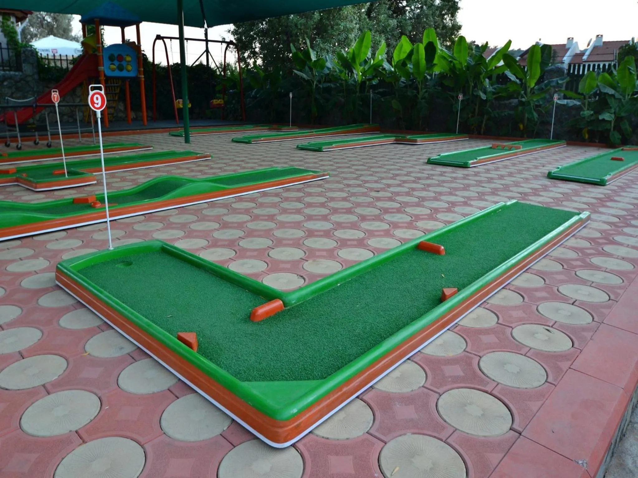 Minigolf in Sea Breeze Hotel and Apartments