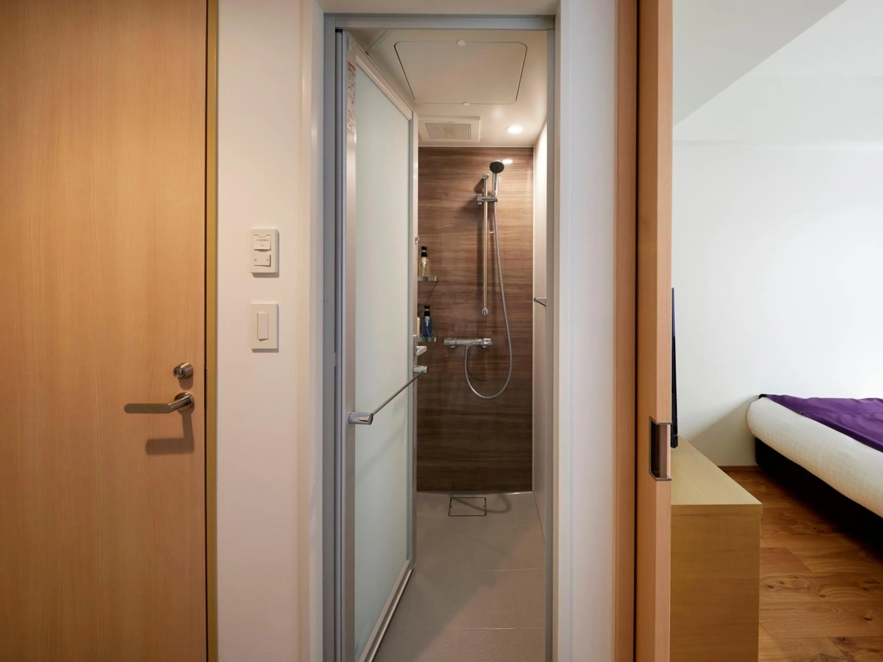 Shower, Bed in the square hotel KANAZAWA