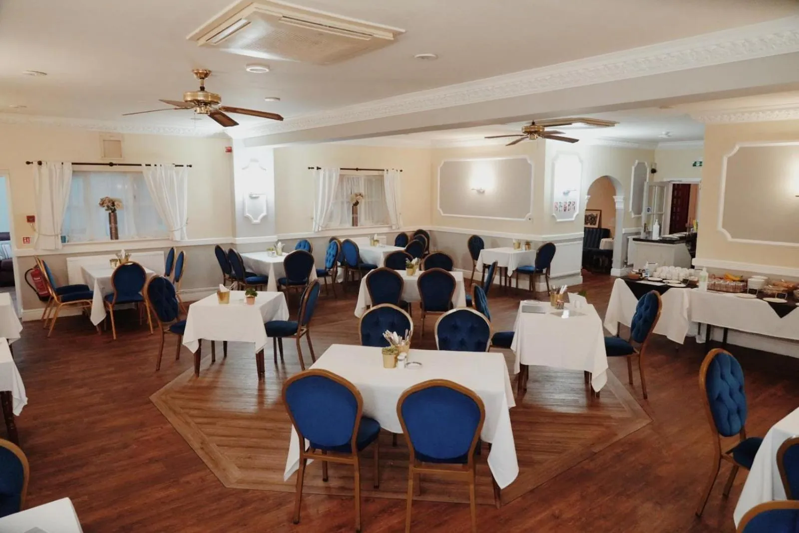 Breakfast in The Waverley Hotel