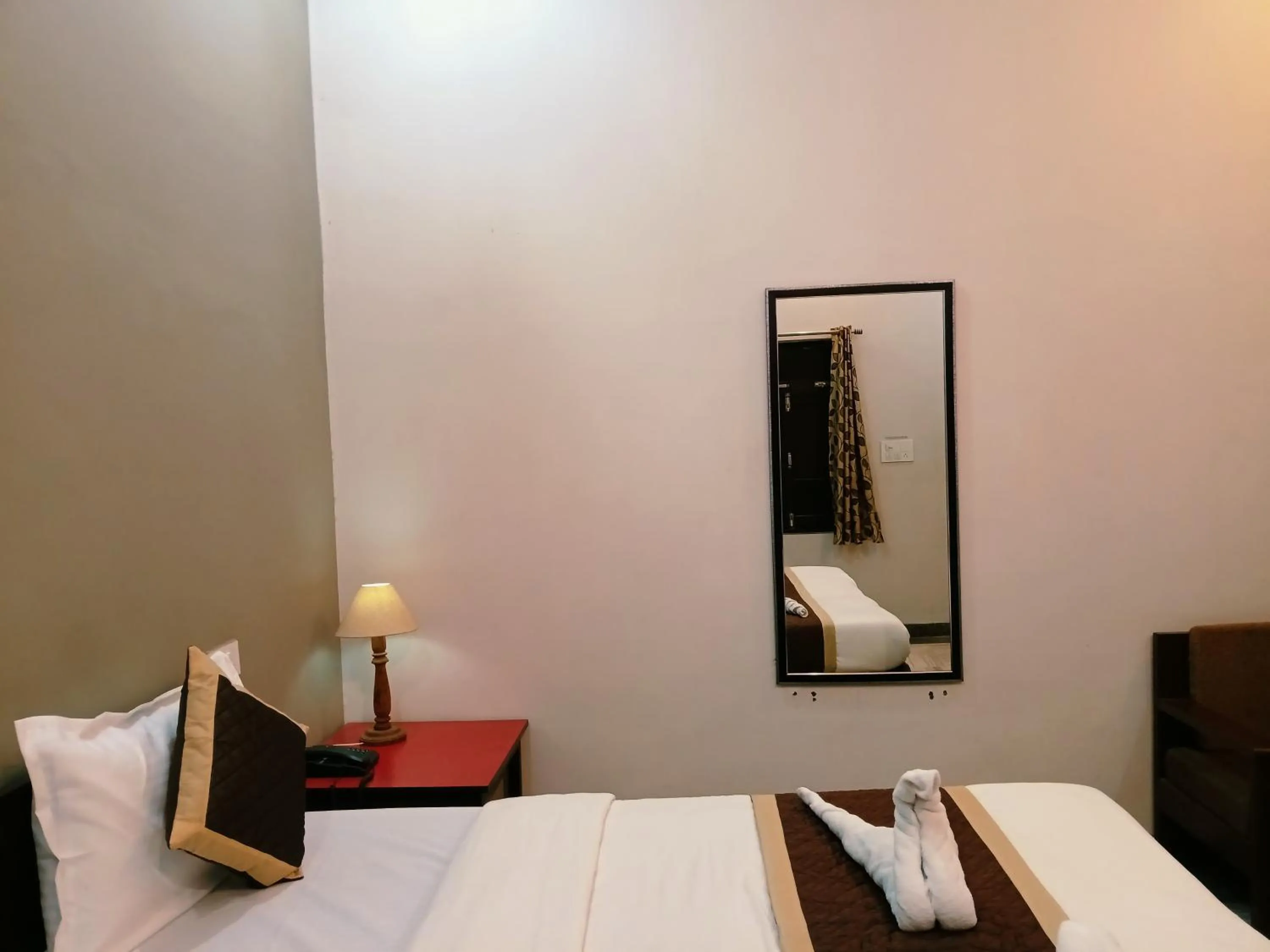 Bedroom, Bed in Hotel Mewad Haveli Pushkar