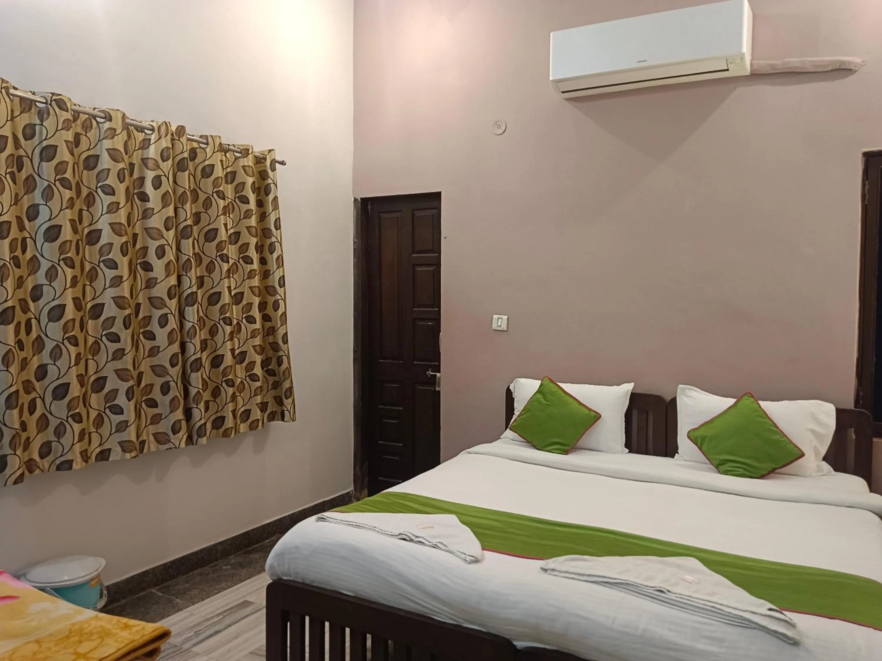 Bedroom, Bed in Hotel Mewad Haveli Pushkar