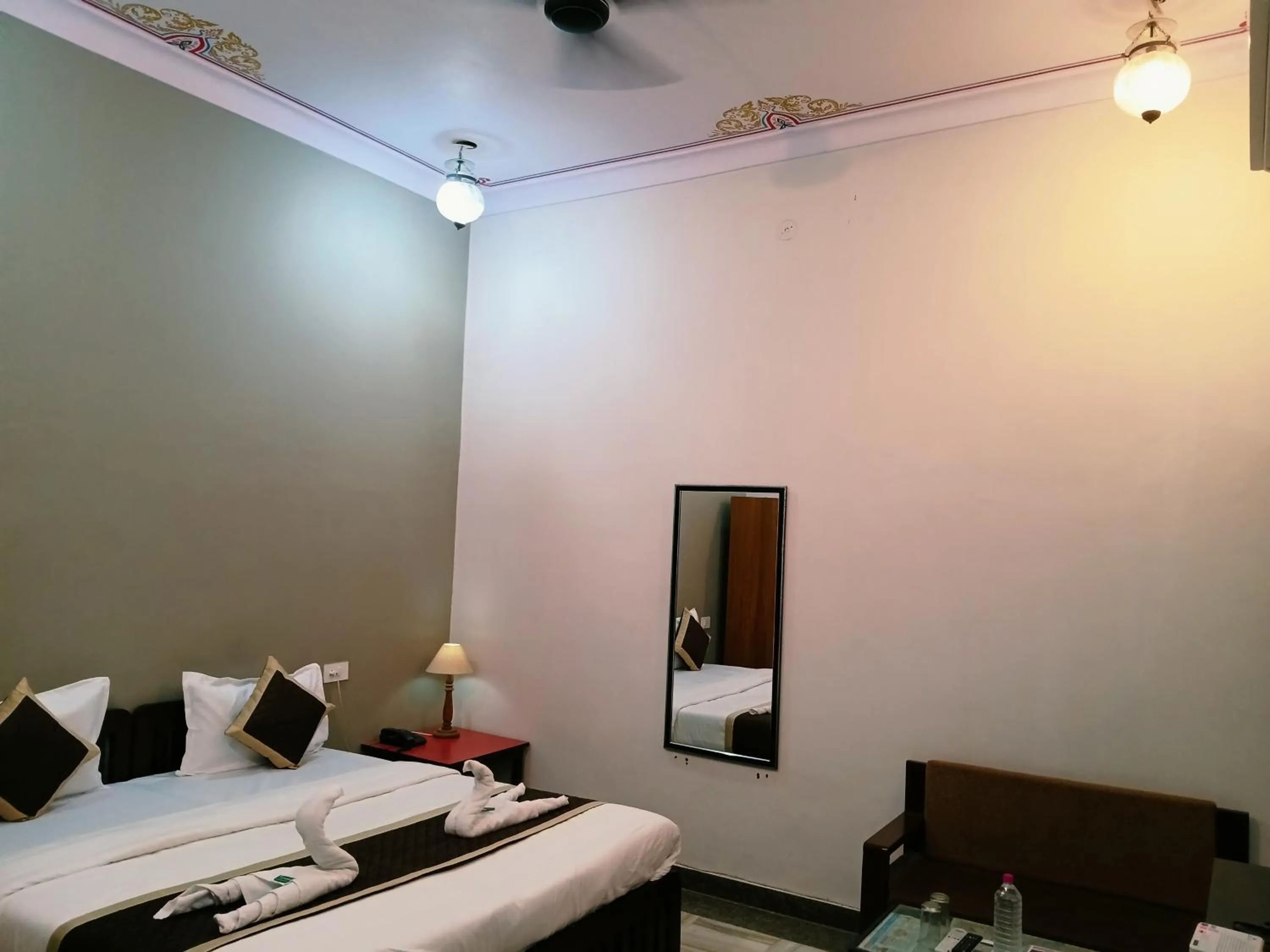 Bedroom, Bed in Hotel Mewad Haveli Pushkar