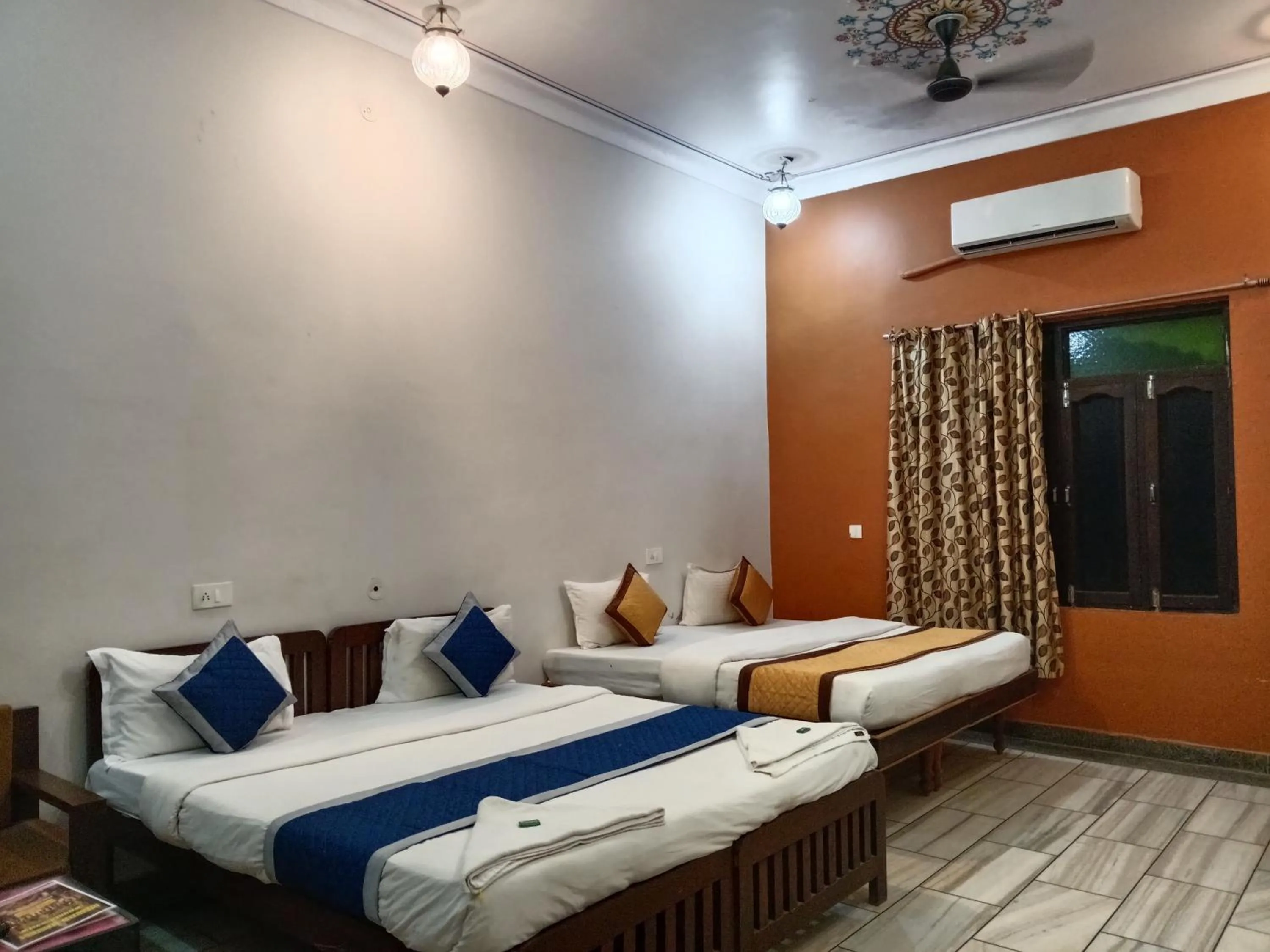 Bed in Hotel Mewad Haveli Pushkar