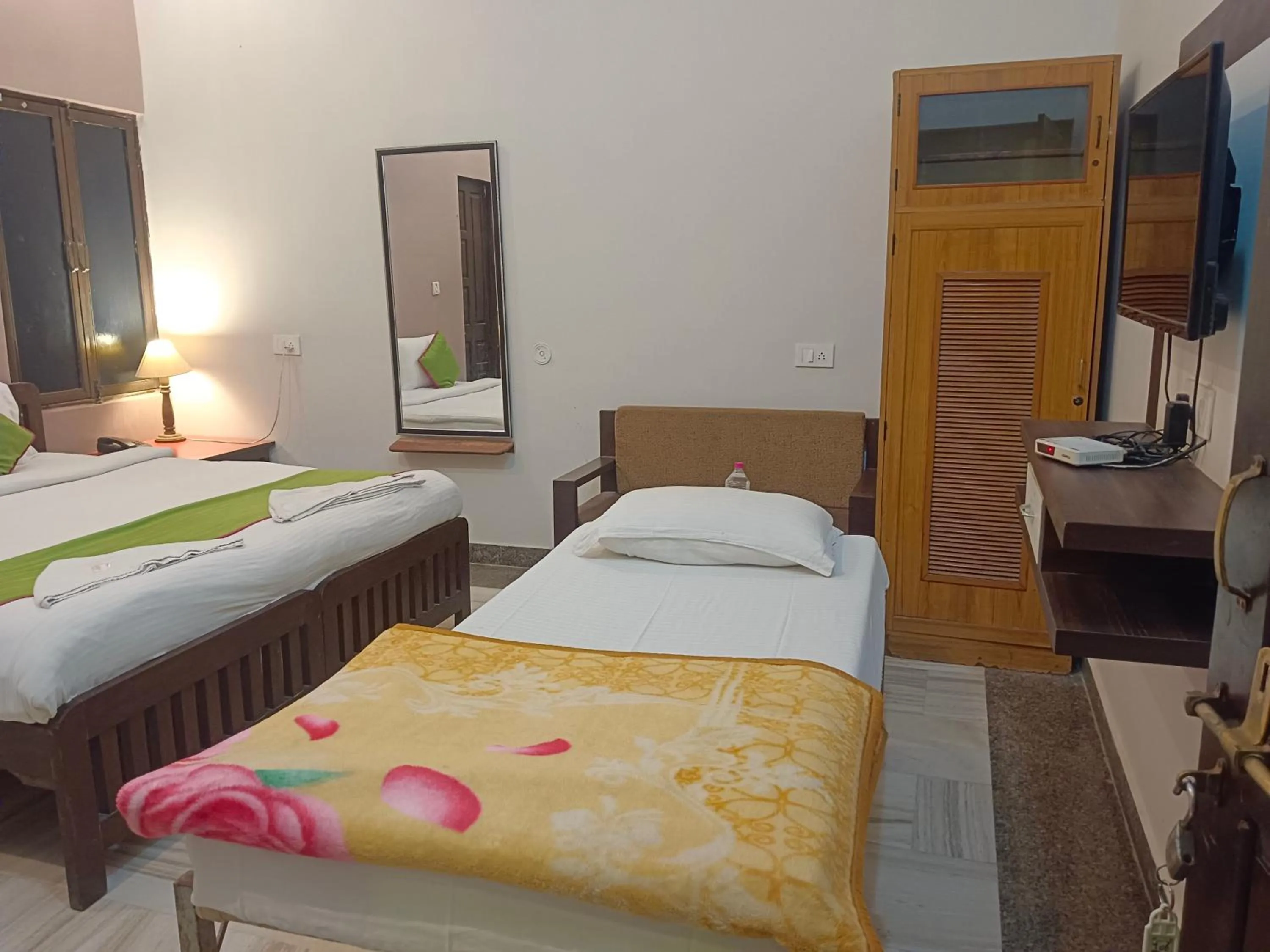 Bedroom, Bed in Hotel Mewad Haveli Pushkar