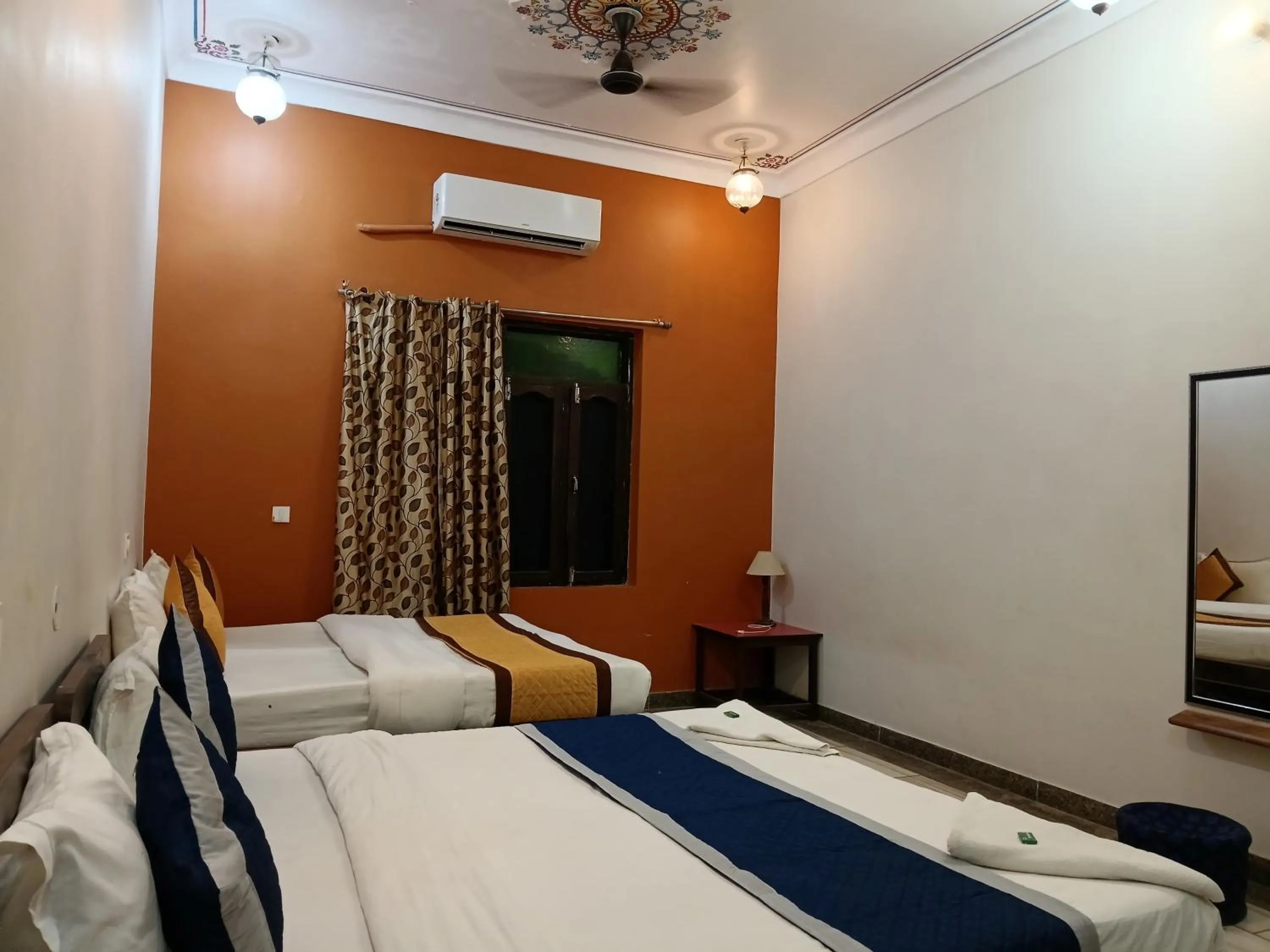 Bed in Hotel Mewad Haveli Pushkar