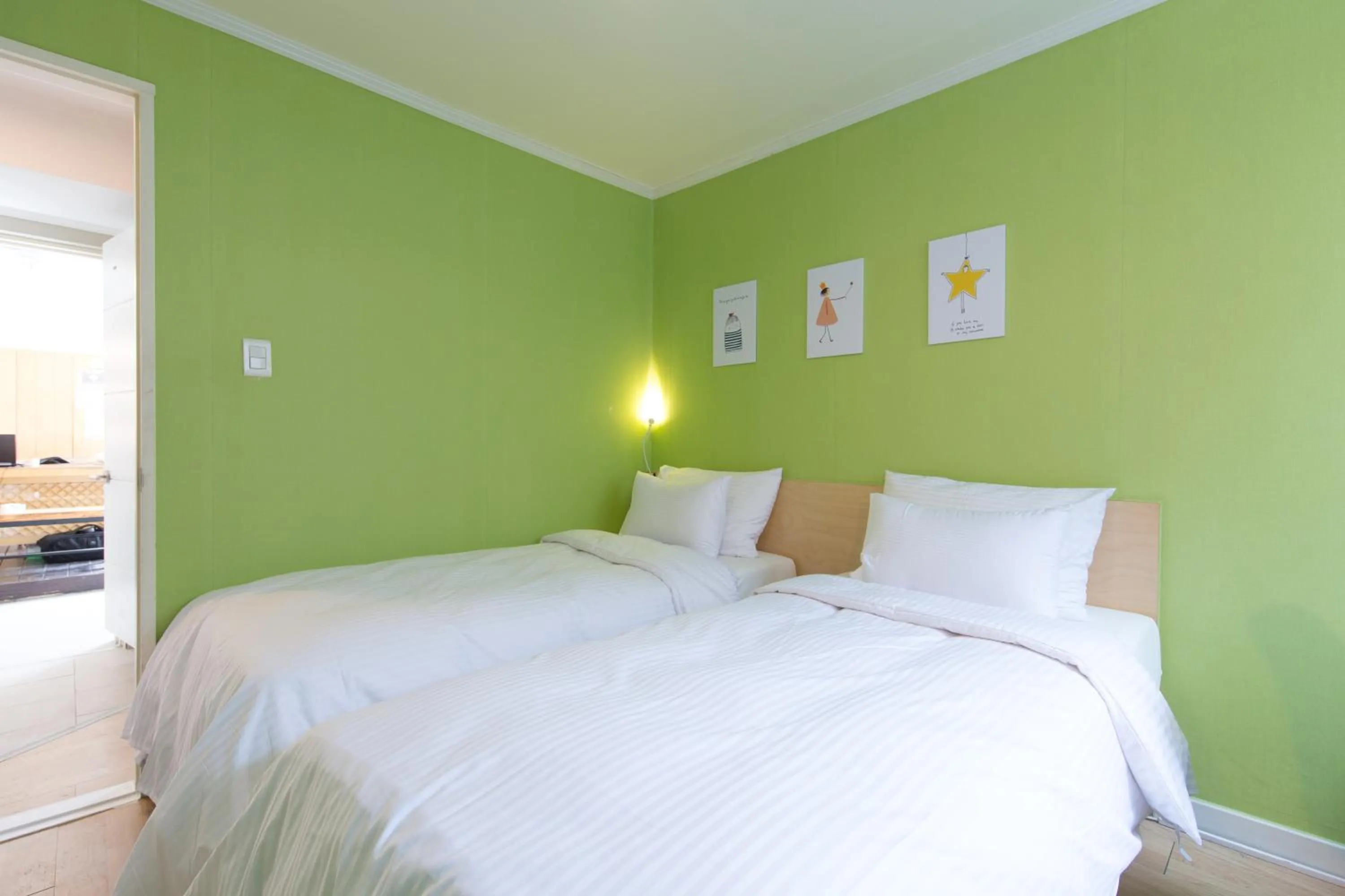 Bed in Travel Monster