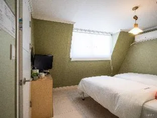 Bed in Travel Monster