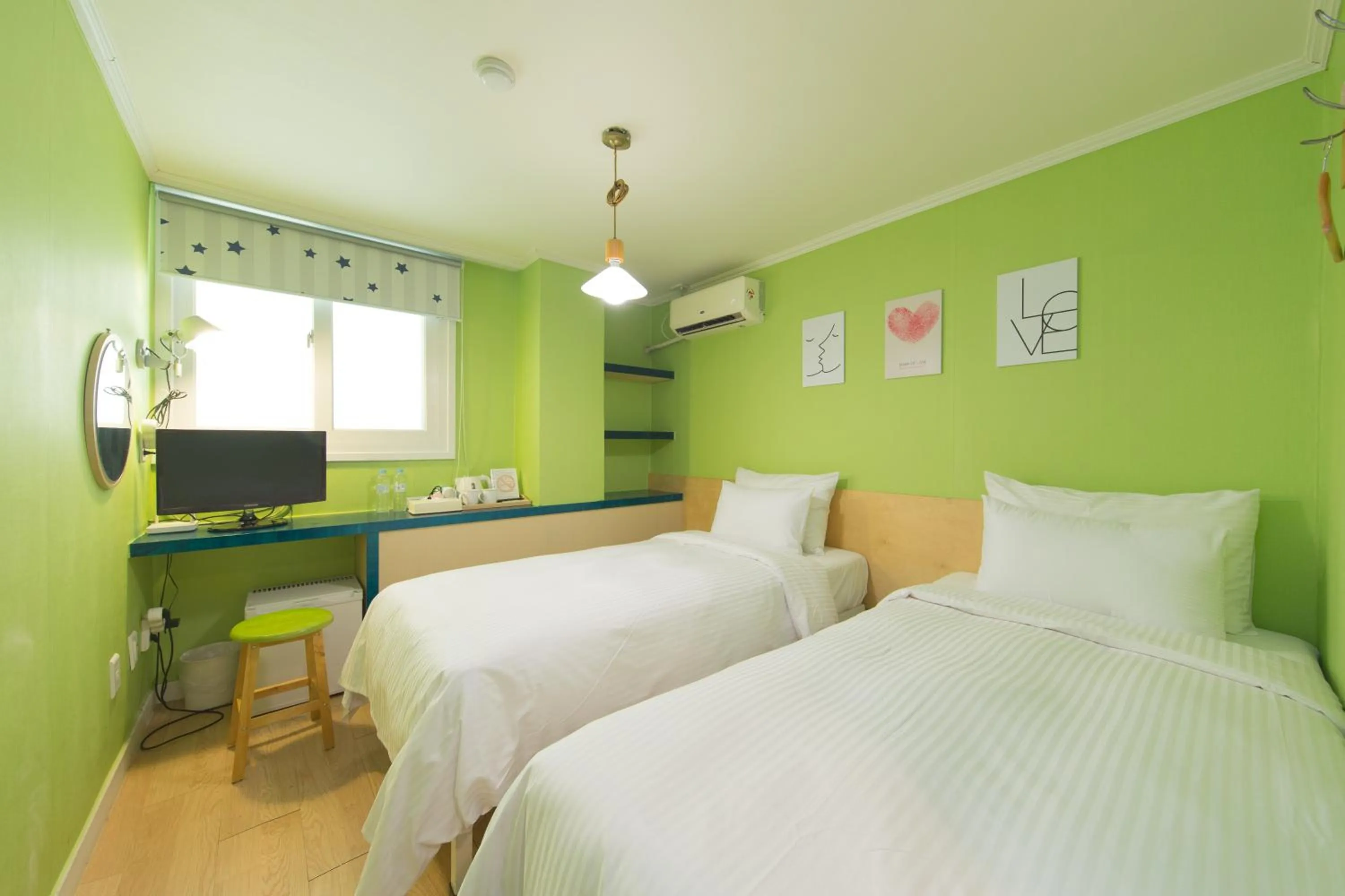 Bed in Travel Monster