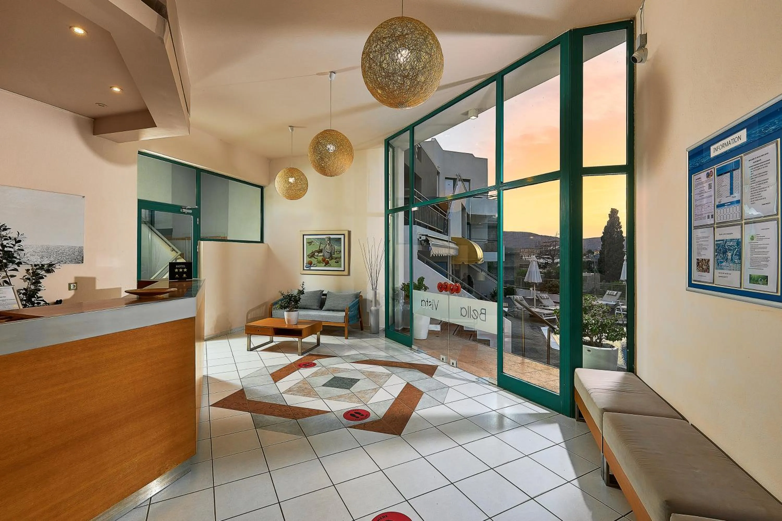 Seating area in Bella Vista Hotel "by Checkin"