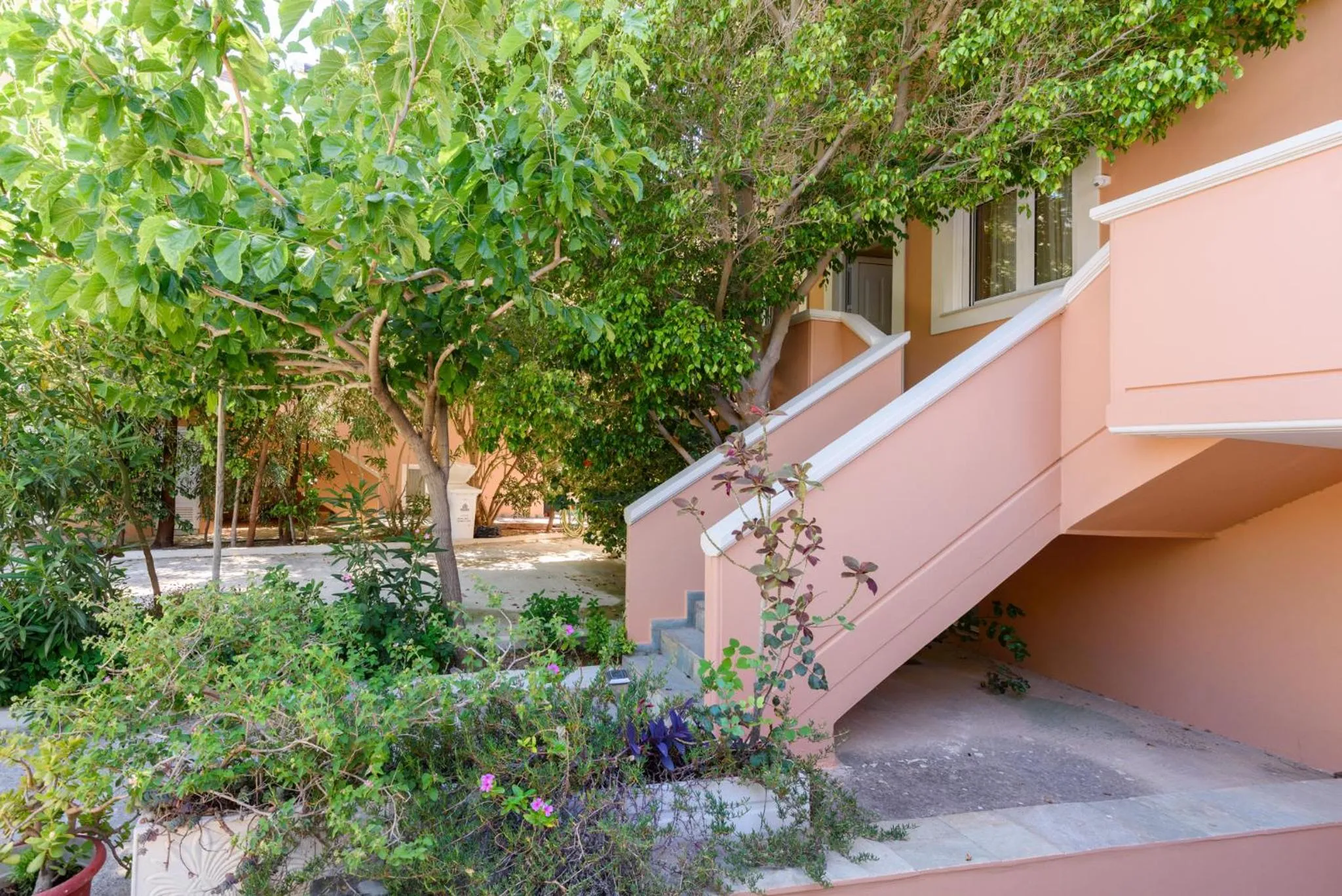 Poseidon Studios & Apartments