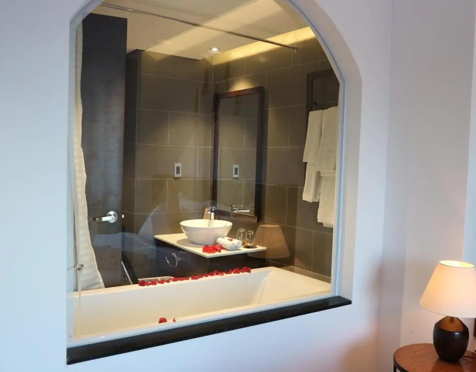 Shower in Santori Hotel Da Nang Bay