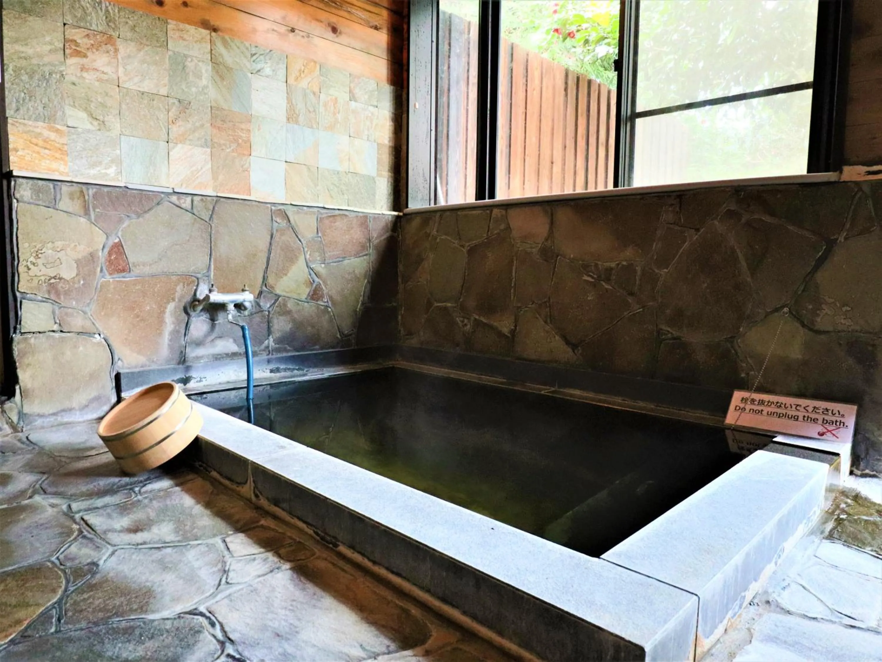 Hot Spring Bath in Yufuin Hoshinosato