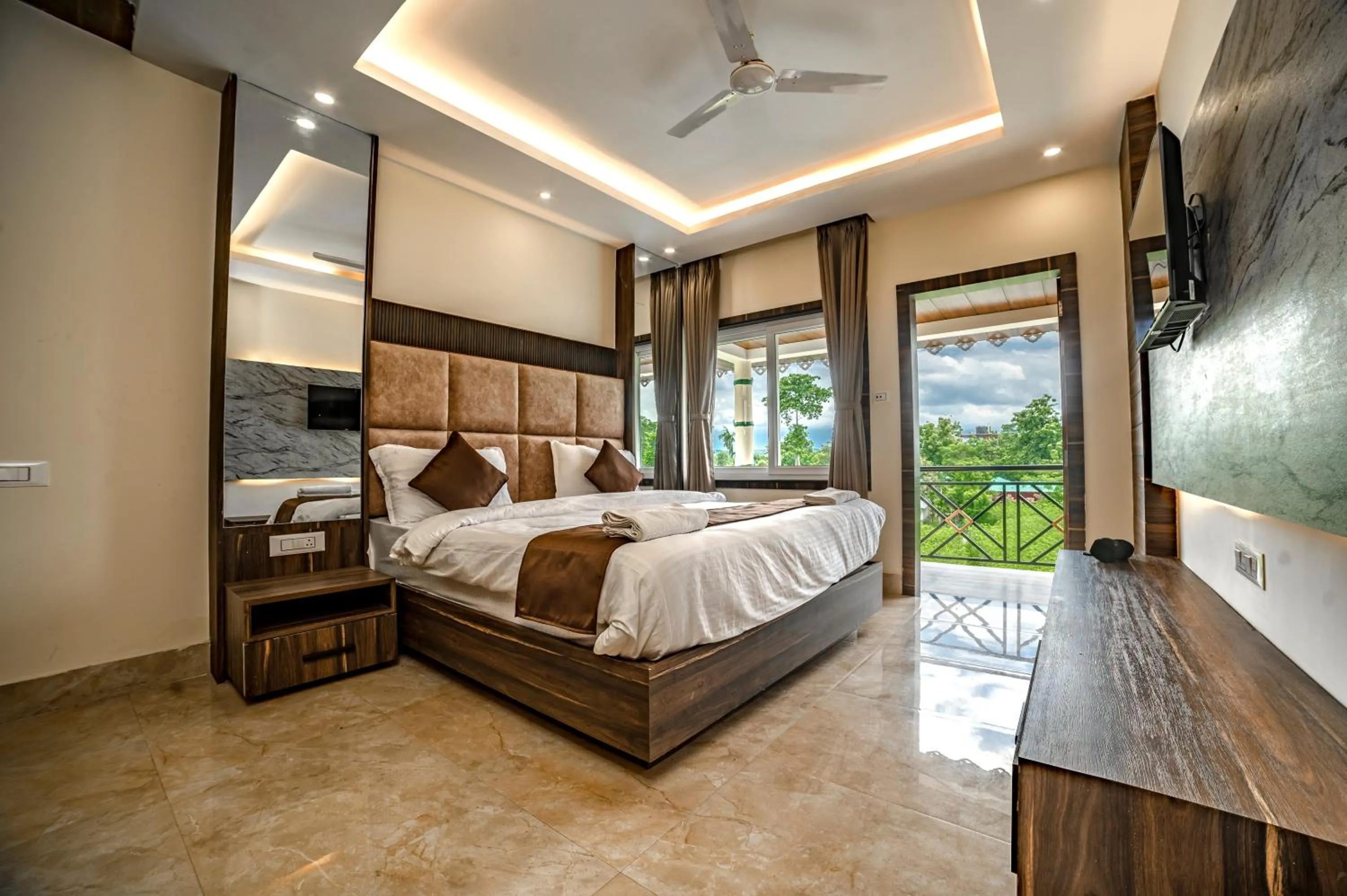 Bedroom, Bed in Resort Trimurti
