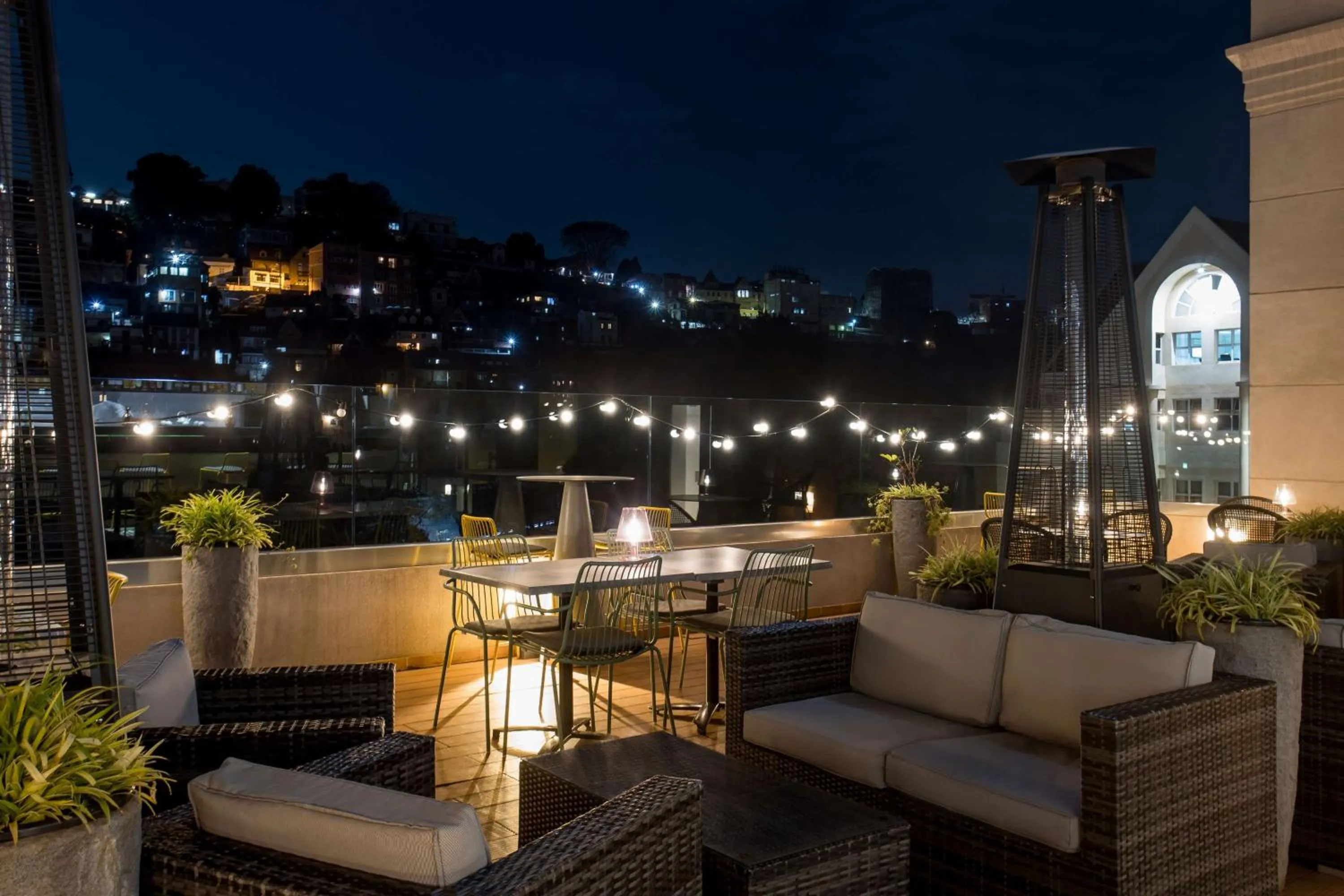 Lounge or bar in Radisson Serviced Apartments Antananarivo City Centre