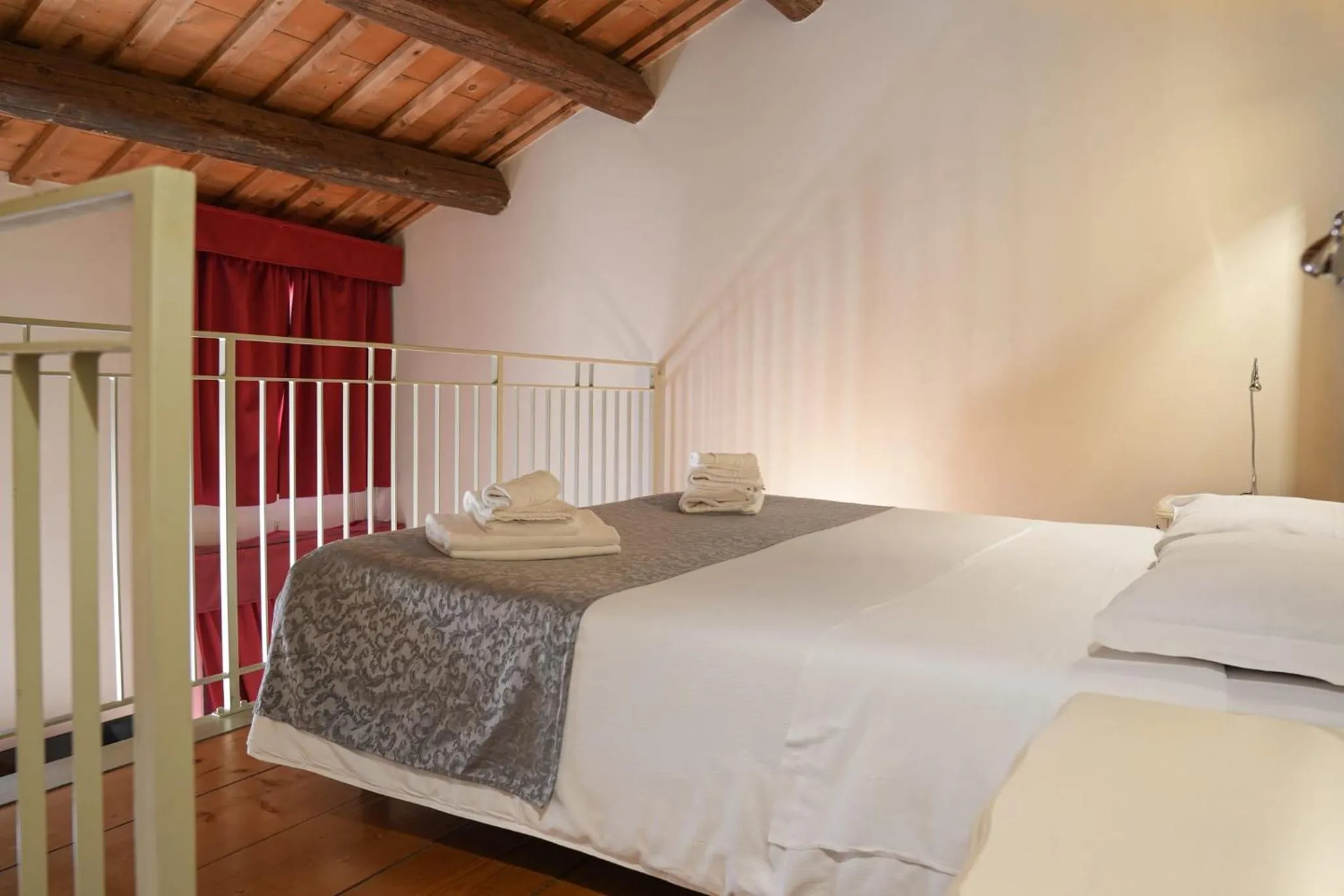 Bed in Honey Rooms Ferrara