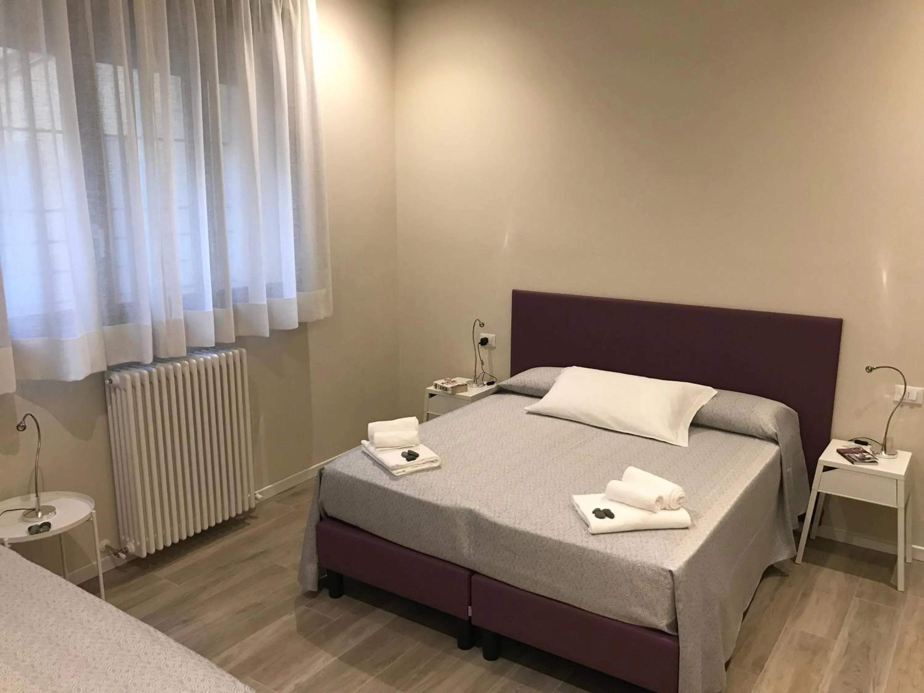 Bed in Honey Rooms Ferrara